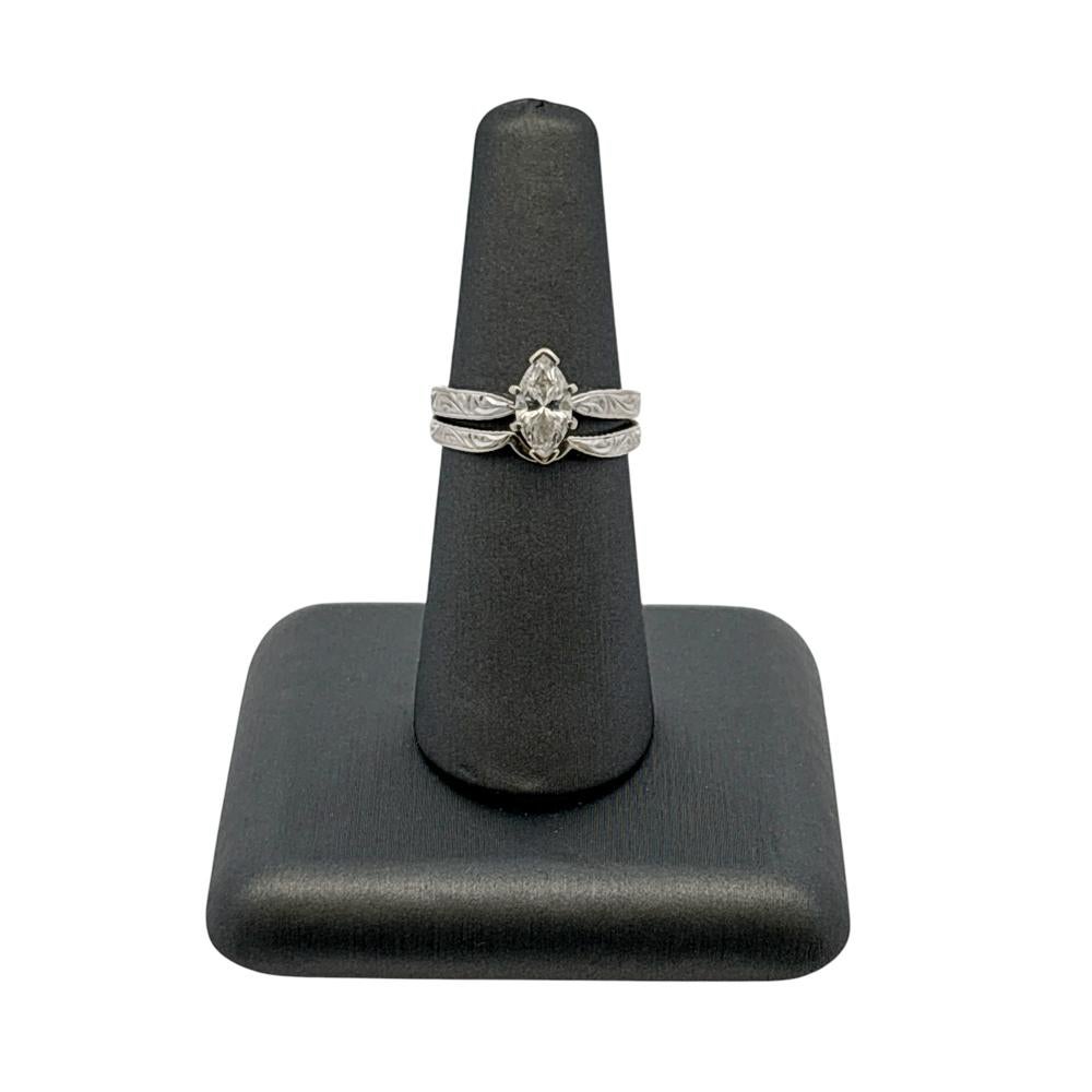 Bague de fiançailles en or blanc 14k certifiée GIA 1.01cw Marquise Cut Diamond et alliance assortie

Cette magnifique bague de fiançailles assortie est en excellent état et prête à être expédiée !

Style : Bague de fiançailles et alliance