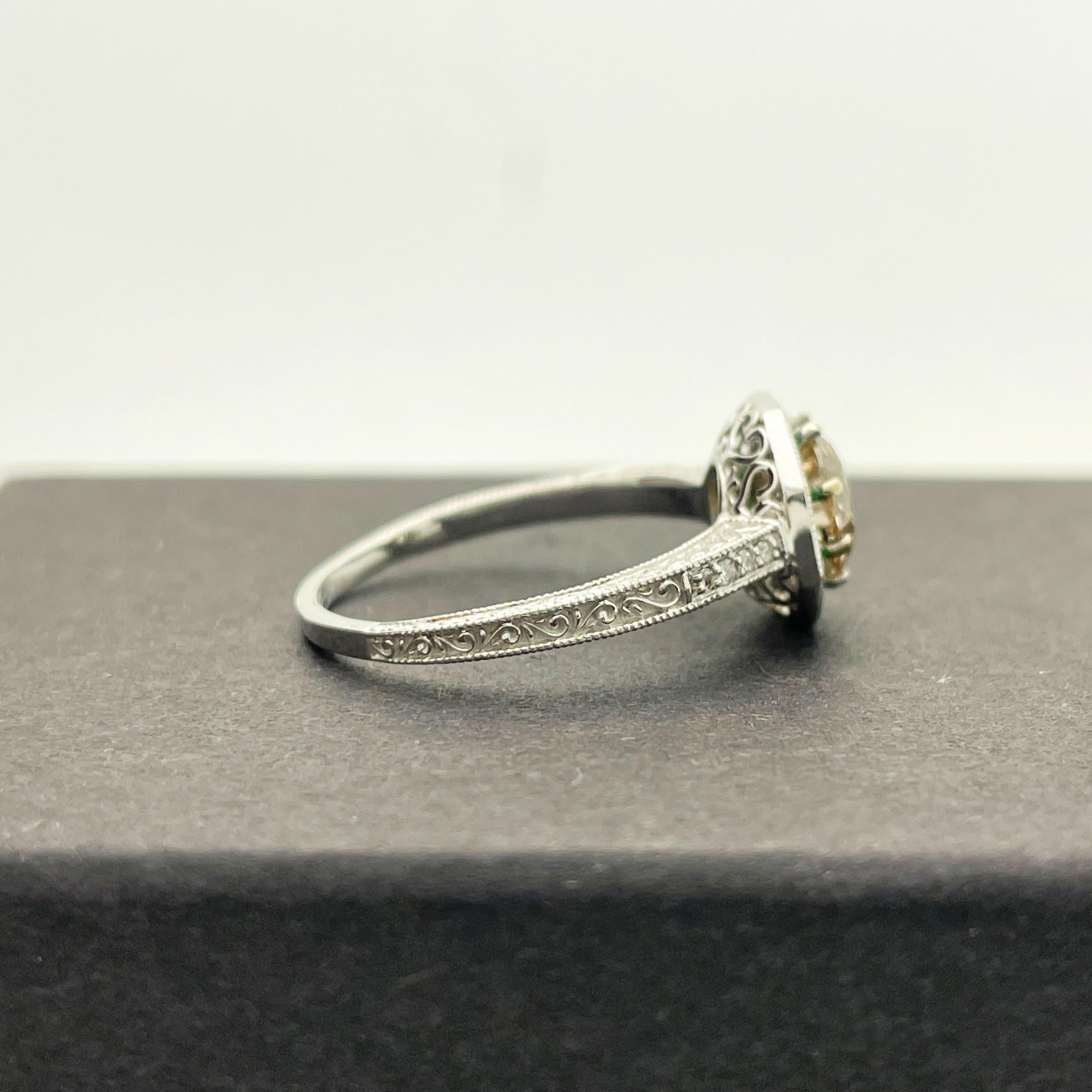 14 Karat Weißgold Verlobungsring, GIA 1,03 Karat runder Brillant und Smaragd (Art déco)