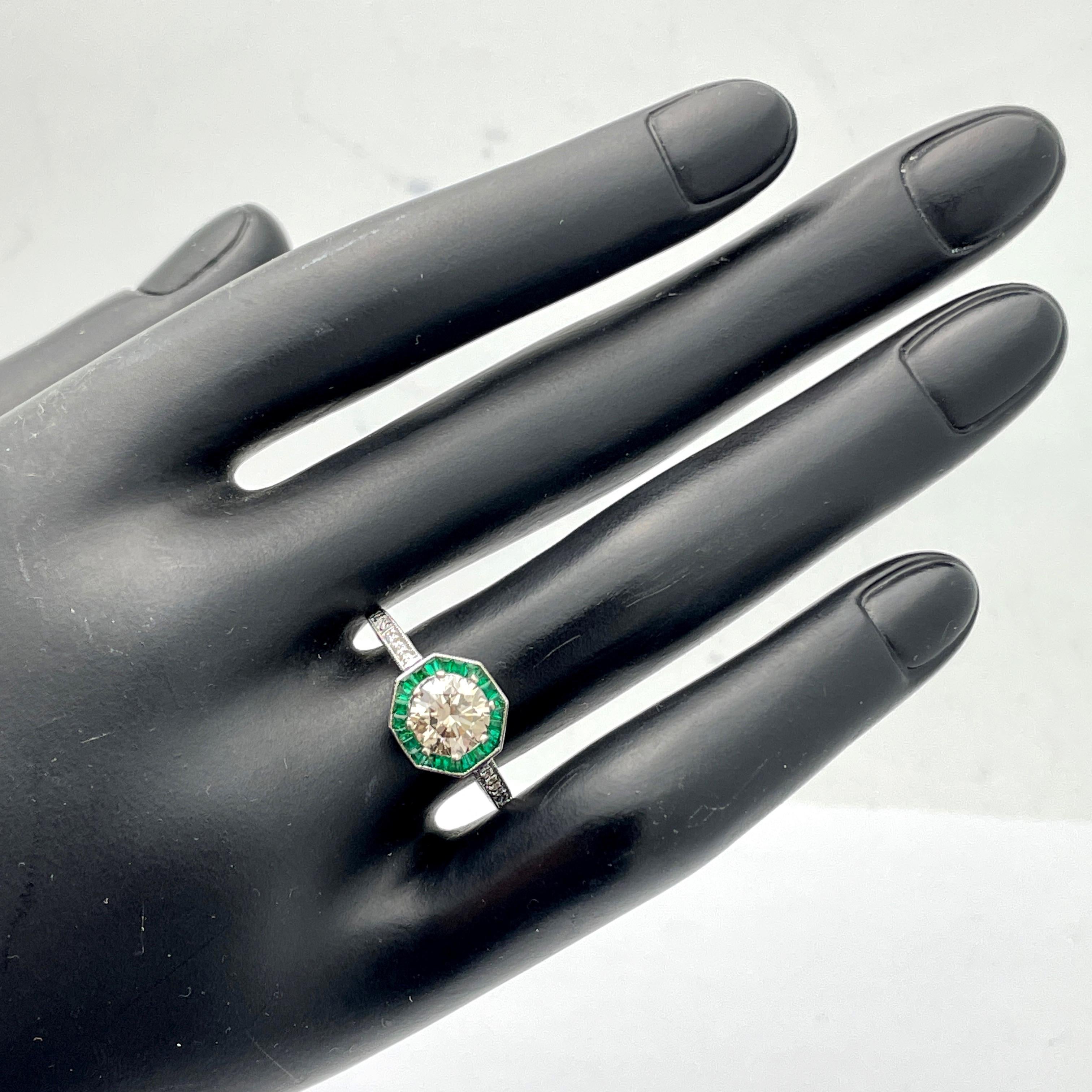 14 Karat Weißgold Verlobungsring, GIA 1,03 Karat runder Brillant und Smaragd 2