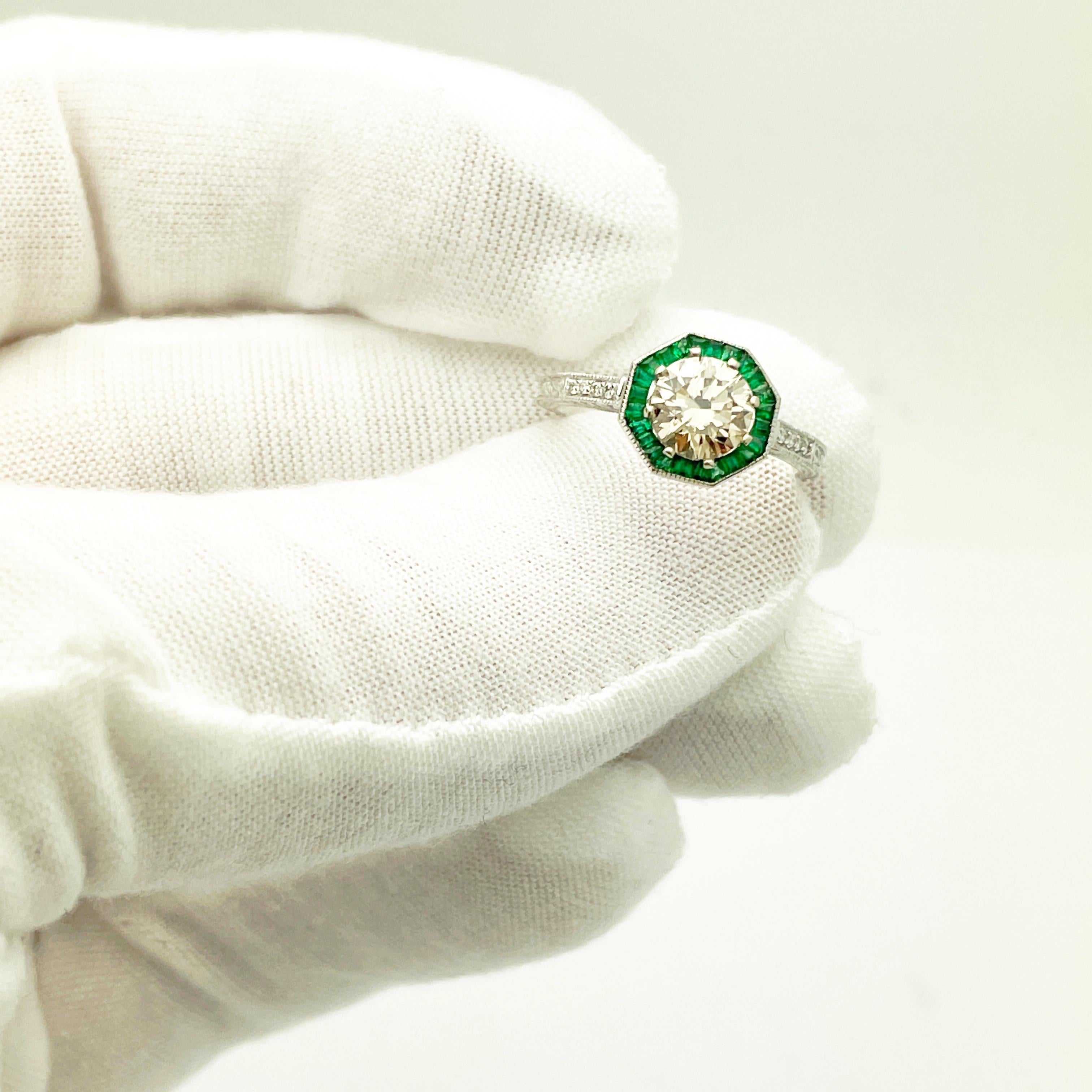 14 Karat Weißgold Verlobungsring, GIA 1,03 Karat runder Brillant und Smaragd 3