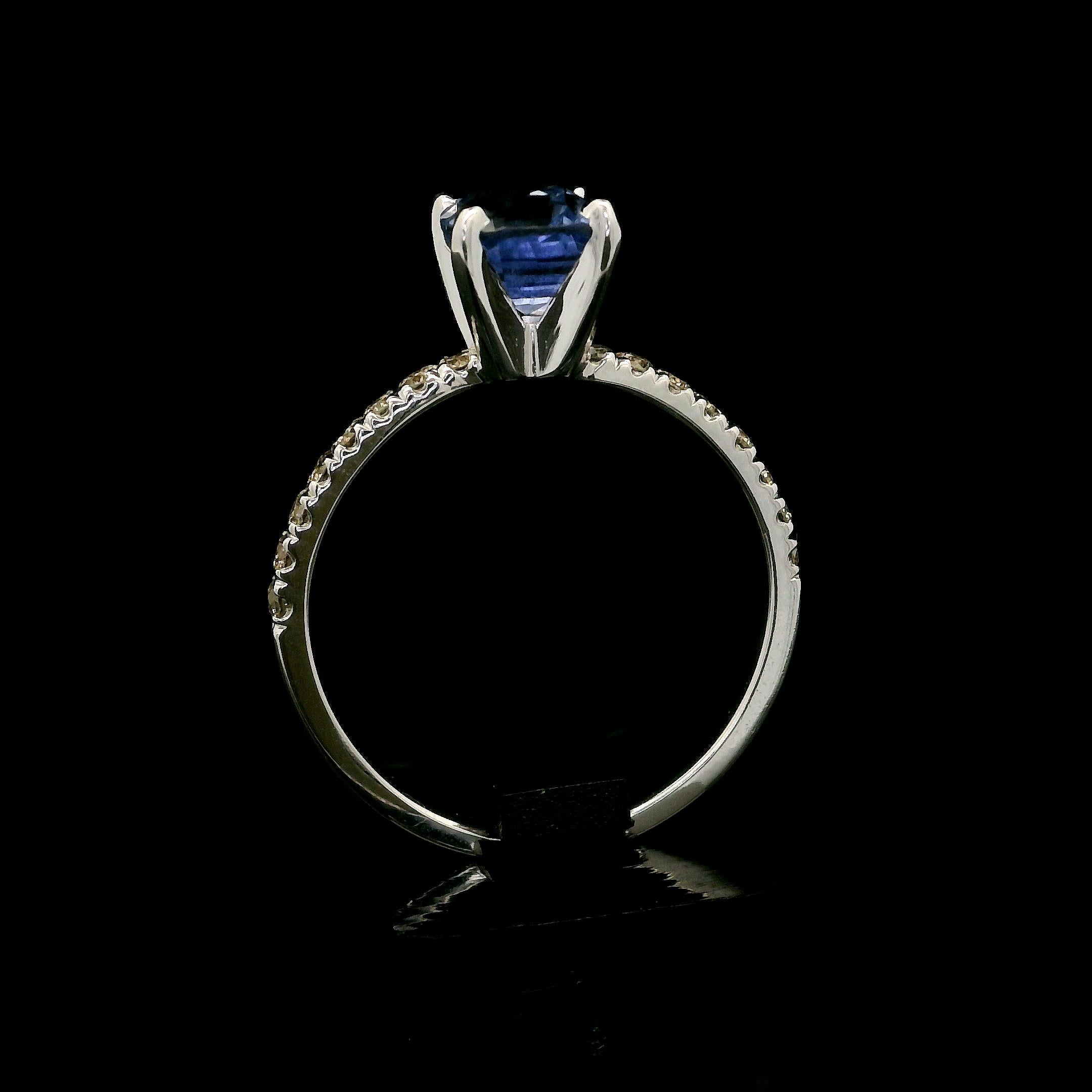14k Oro Blanco Gia 1.67ctw Sin Calor Cushion Zafiro Azul Periwinkle Anillo de Diamantes en venta 6