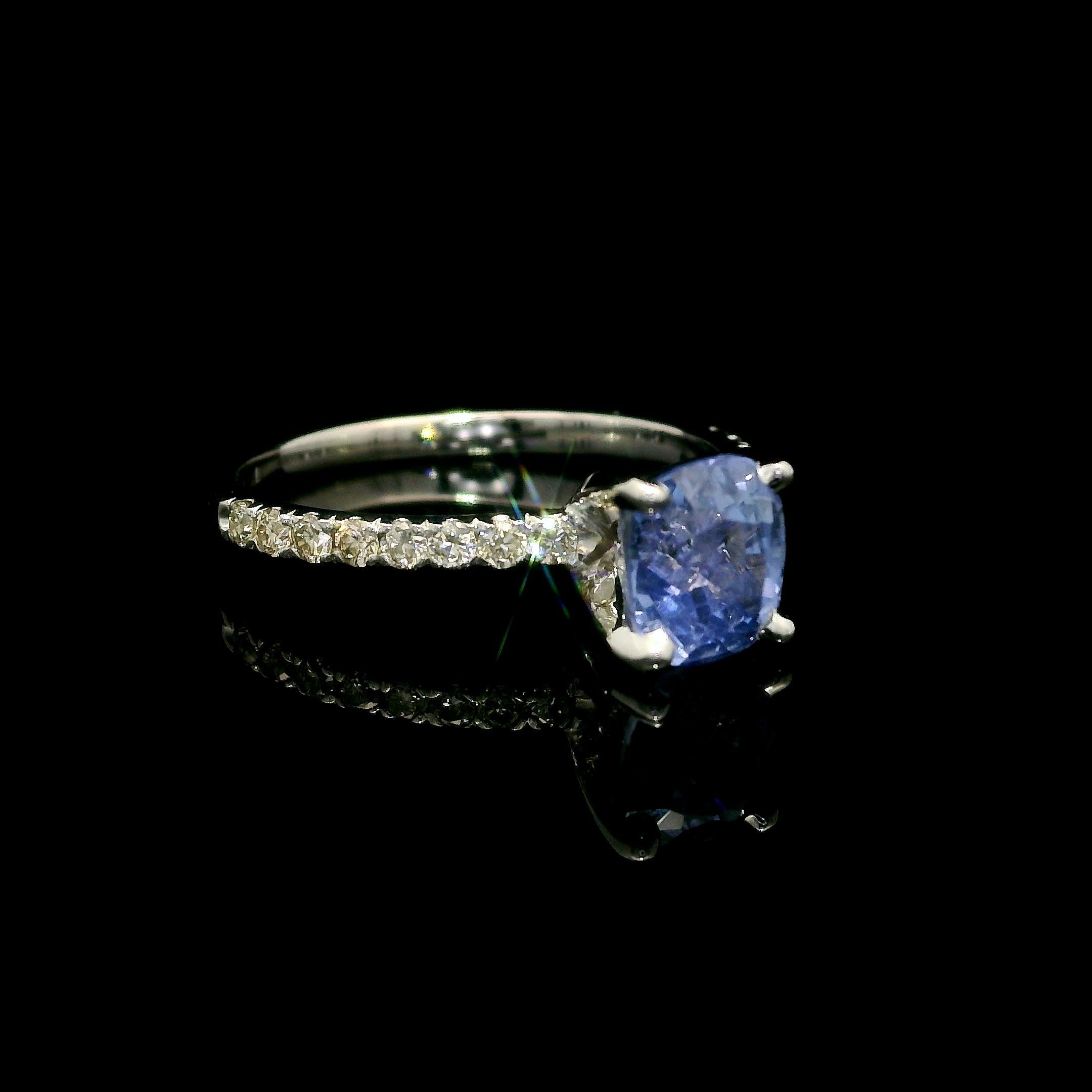 14k Oro Blanco Gia 1.67ctw Sin Calor Cushion Zafiro Azul Periwinkle Anillo de Diamantes en venta 8