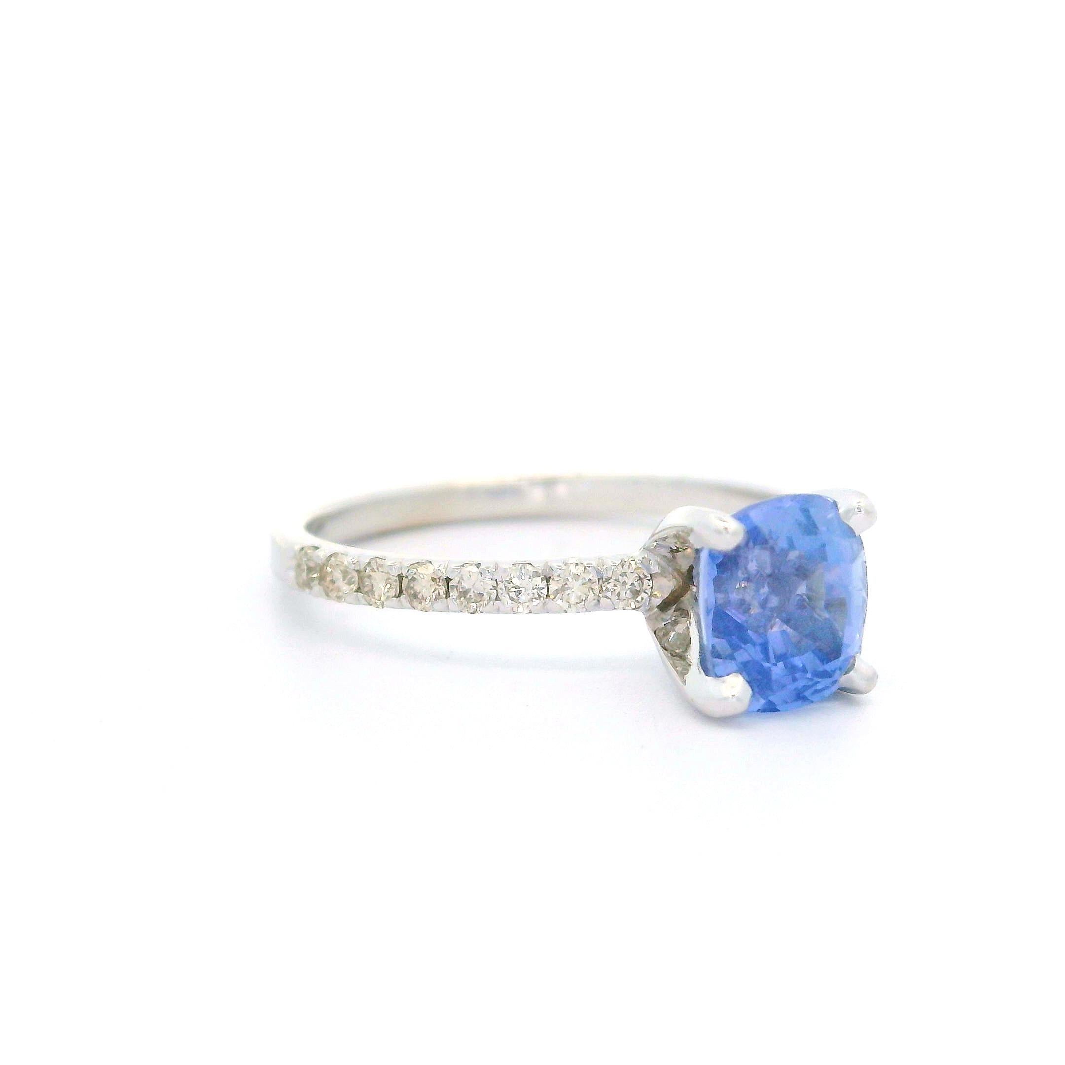 --Piedra(s):--
(1) Zafiro auténtico natural - talla cojín - engastado - color azul bígaro - sin calor - 1,43ct (exacto - certificado)
** Ver detalles de certificación a continuación para obtener información completa **
(16) Diamantes auténticos
