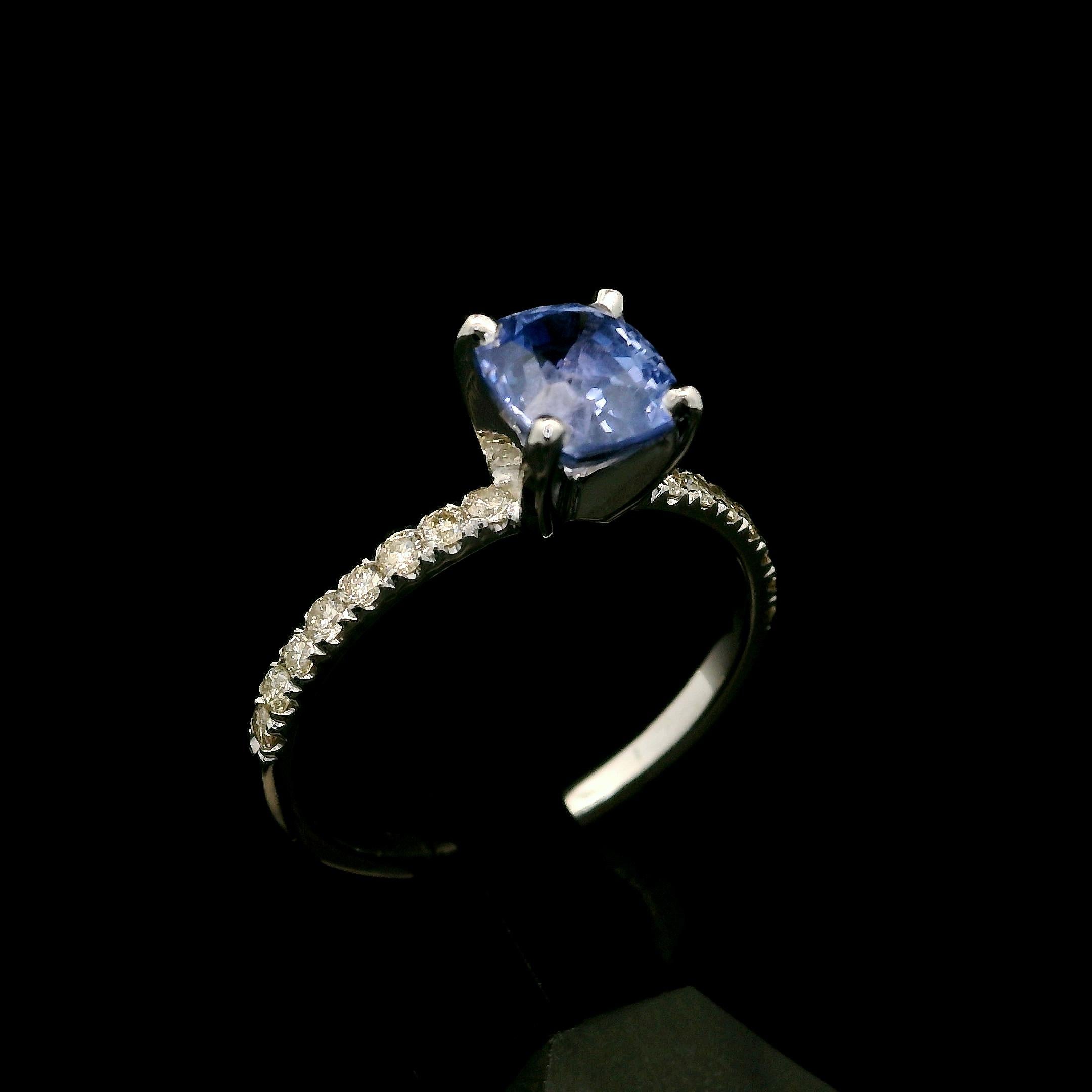 14k Oro Blanco Gia 1.67ctw Sin Calor Cushion Zafiro Azul Periwinkle Anillo de Diamantes en venta 4