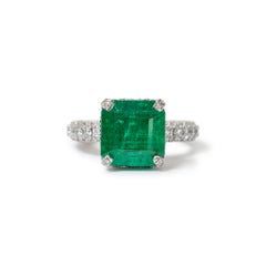 Bague cocktail en or blanc 14K GIA 3.90ct Emerald Hidden Halo Accented Diamond Cocktail Ring