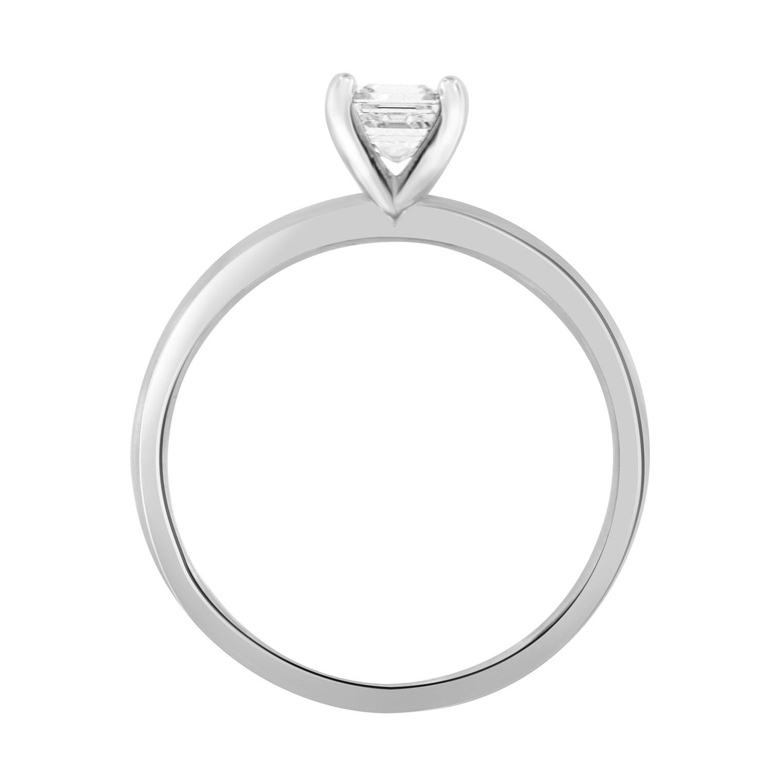 Bague en or blanc 14 carats sertie d'un diamant taille Asscher de 0,60 carat, certifié GIA Pour femmes en vente