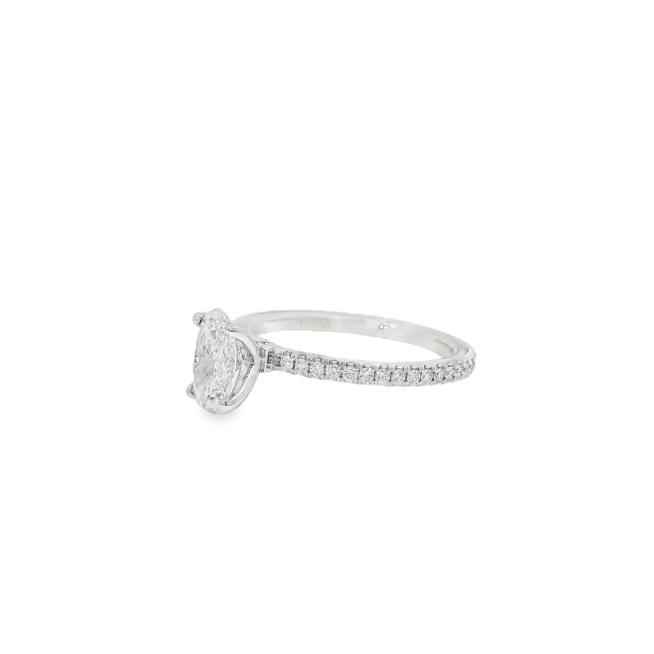 Taille ovale Bague de fiançailles en or blanc 14k certifiée GIA avec un diamant ovale de 0,75ct en vente