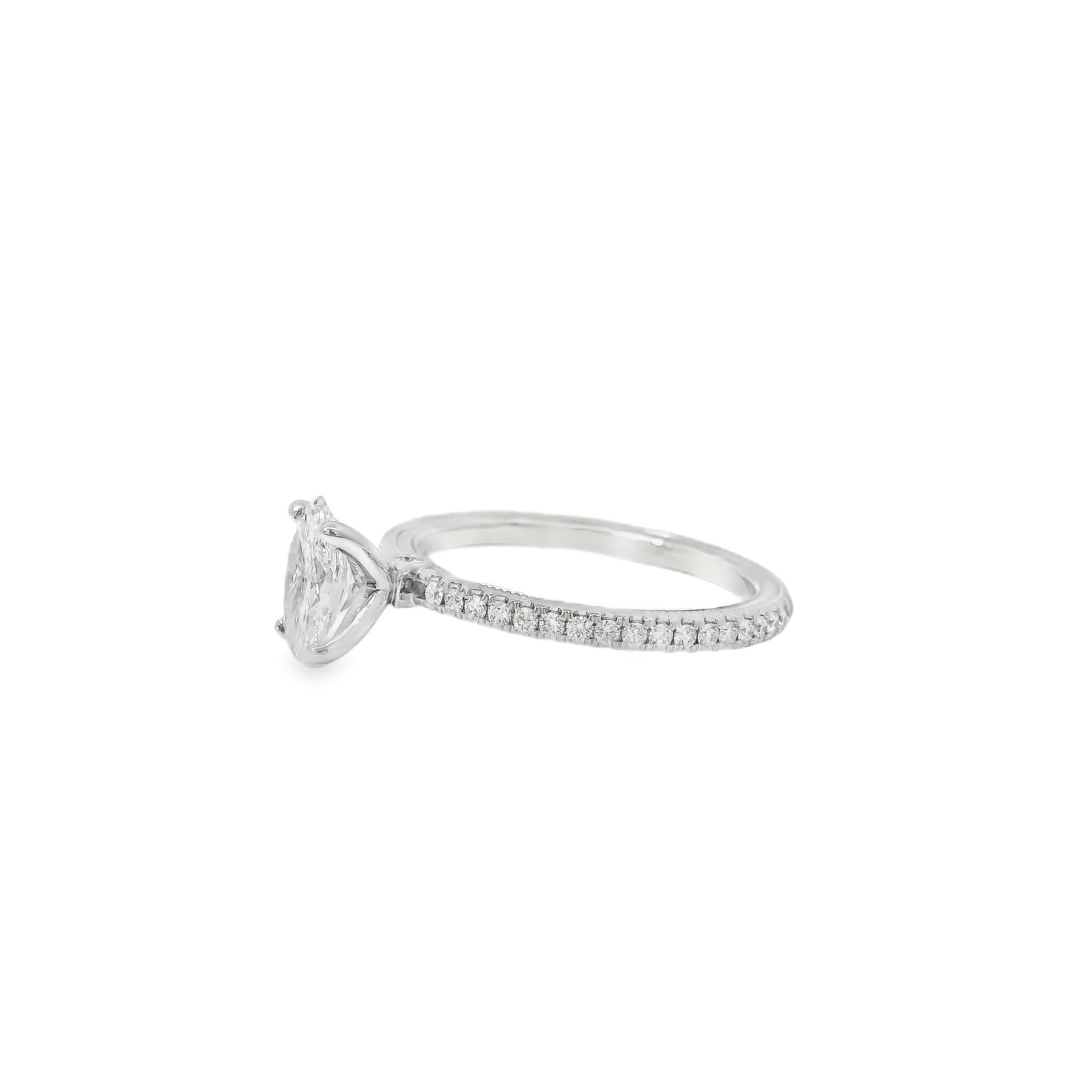 Bague de fiançailles en or blanc 14k certifiée GIA avec un diamant ovale de 0,75ct Excellent état - En vente à Boca Raton, FL