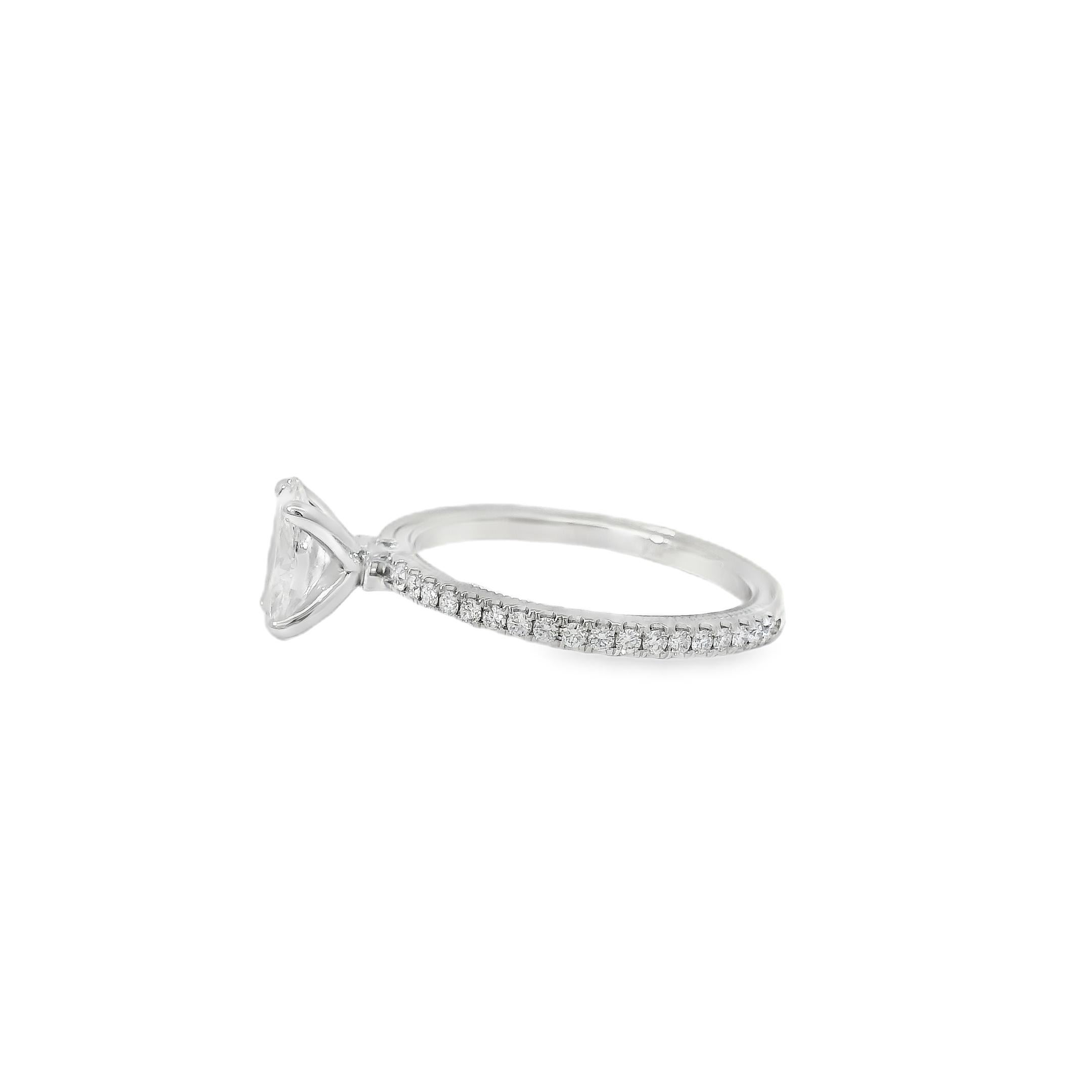 Bague de fiançailles en or blanc 14k certifiée GIA avec un diamant ovale de 0,75ct Pour femmes en vente