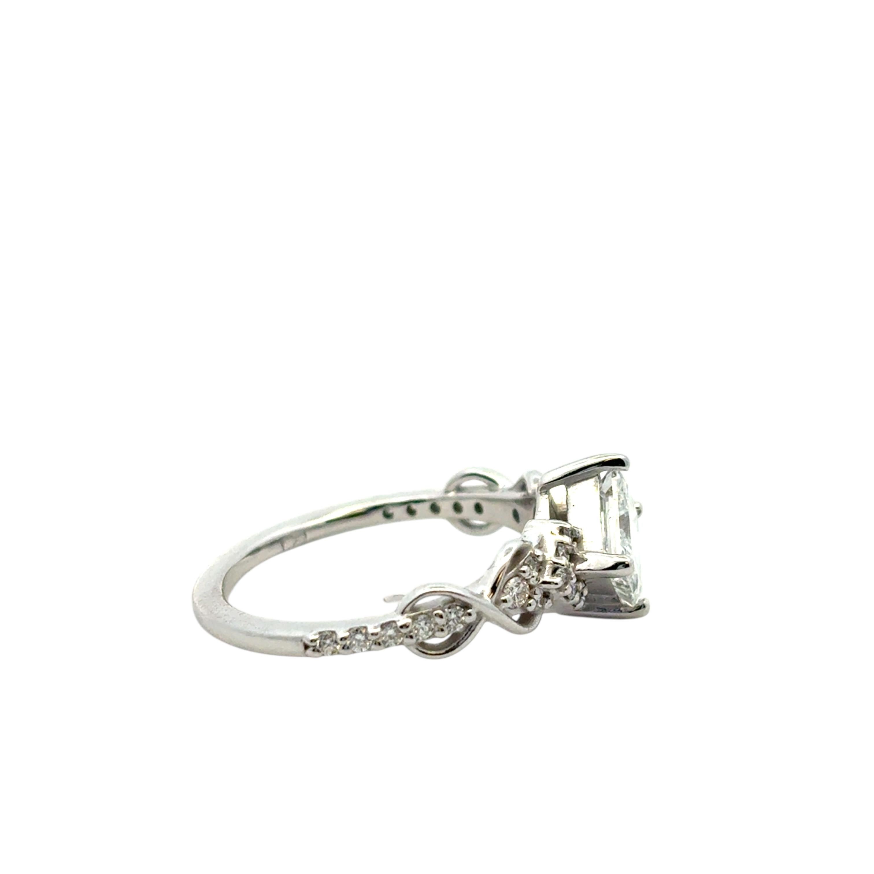 14k White Gold GIA Certified 1.05ct Natural Princess Cut Diamond Engagement Ring en vente 5