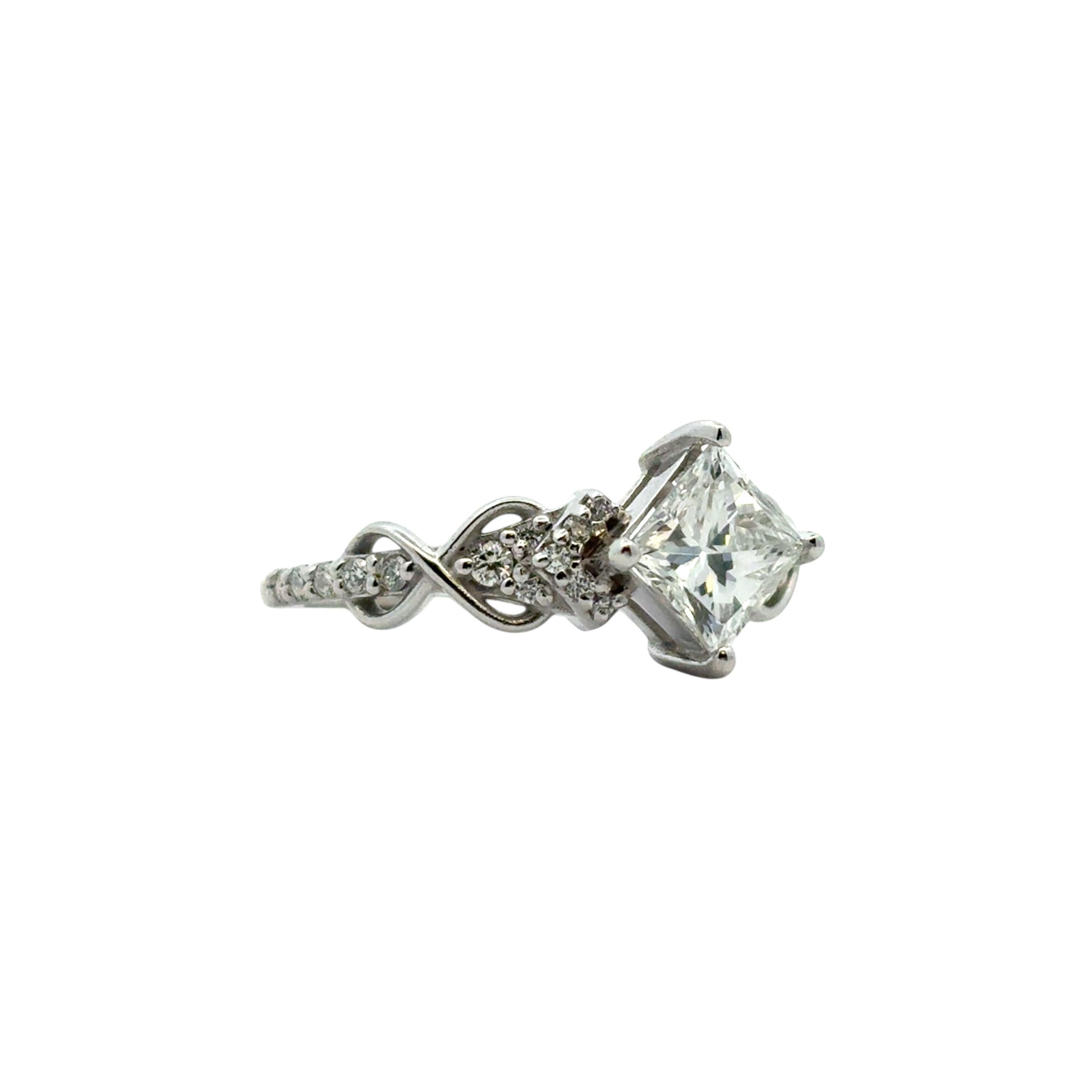 14k White Gold GIA Certified 1.05ct Natural Princess Cut Diamond Engagement Ring Excellent état - En vente à Boca Raton, FL