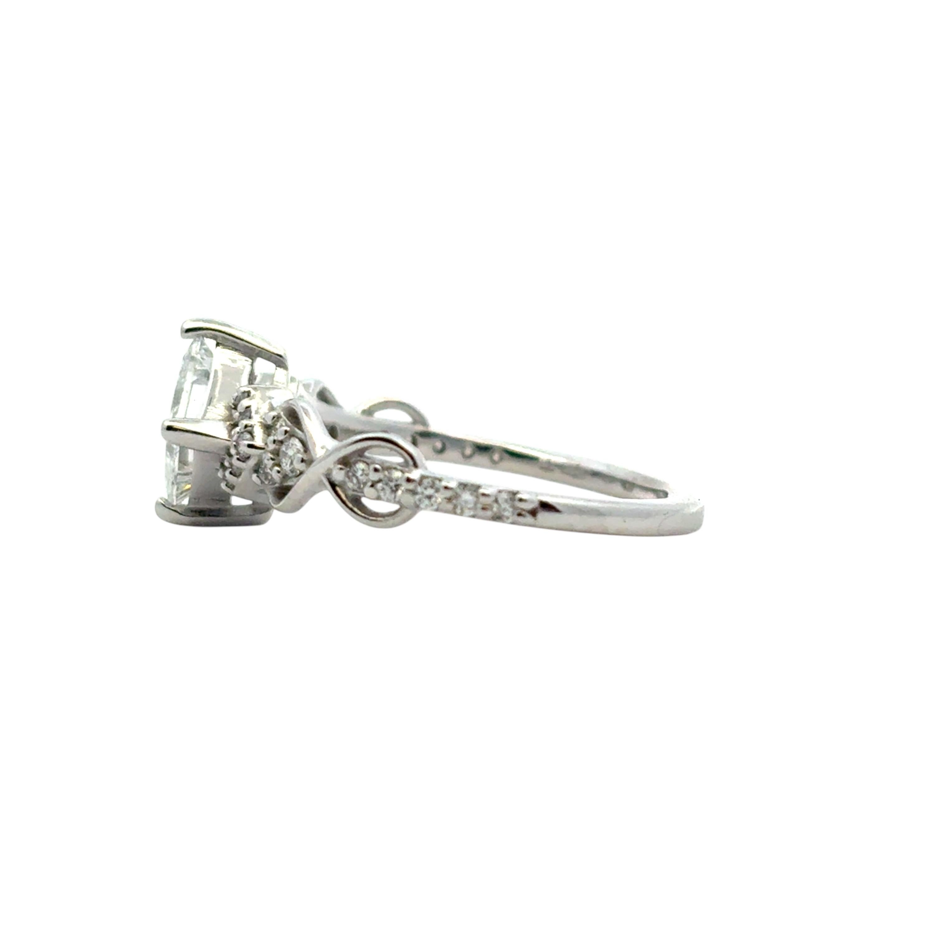 14k White Gold GIA Certified 1.05ct Natural Princess Cut Diamond Engagement Ring en vente 2