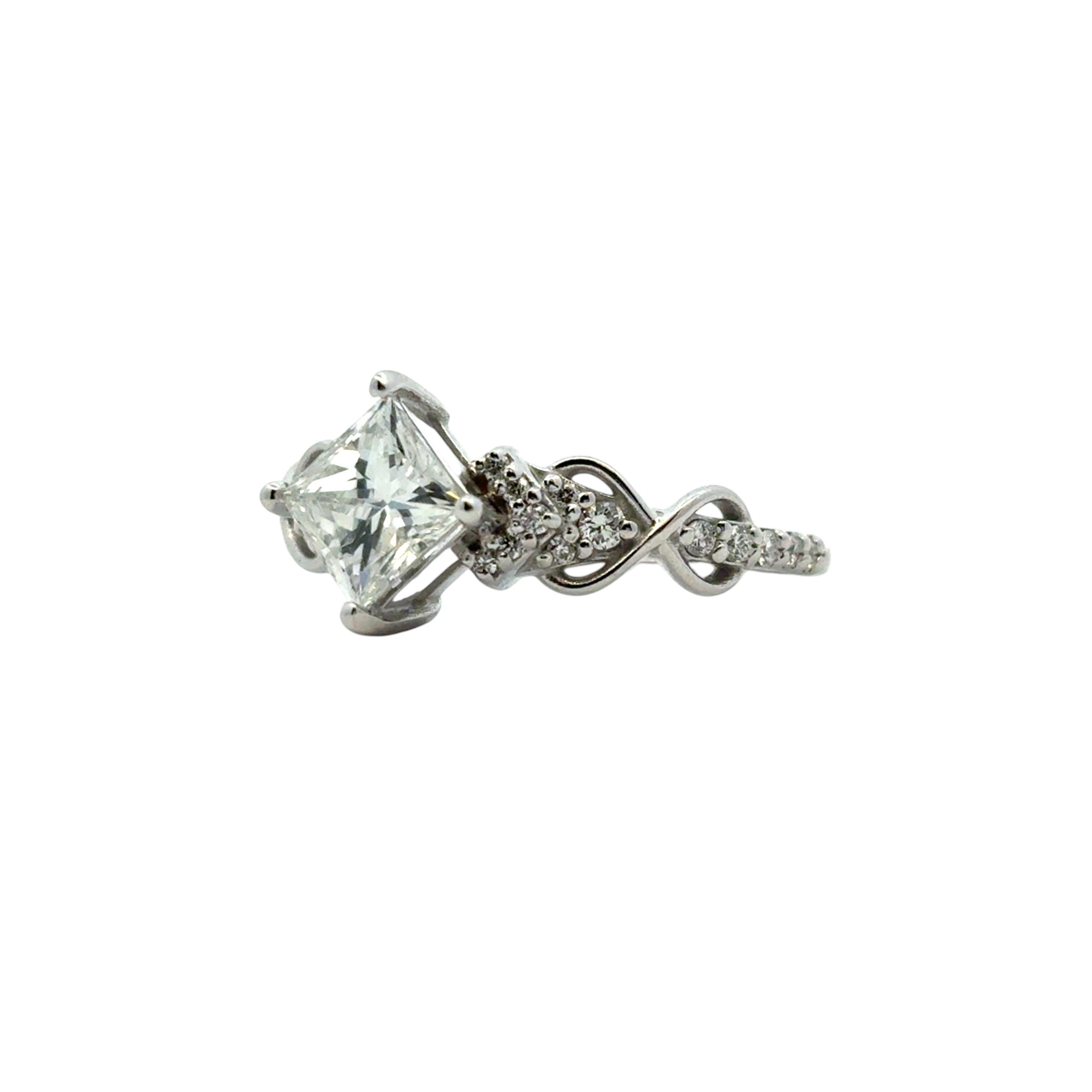 14k White Gold GIA Certified 1.05ct Natural Princess Cut Diamond Engagement Ring en vente 3
