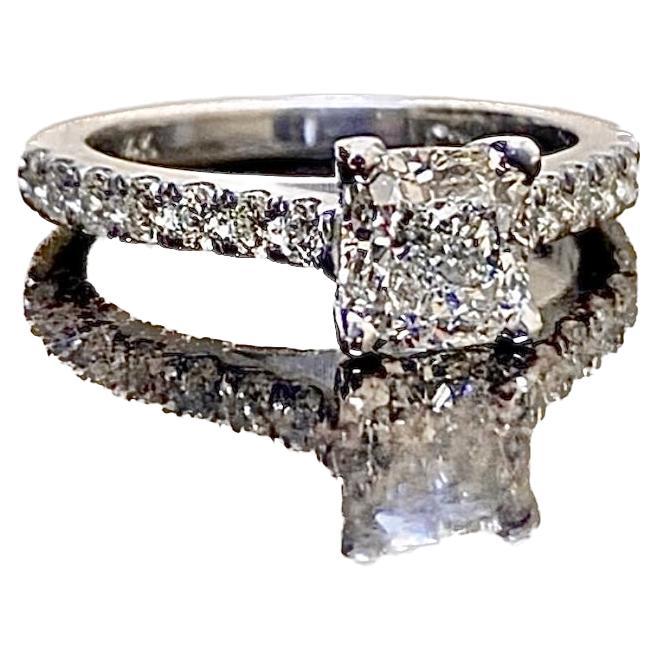 Bague de fiançailles en or blanc 14 carats avec diamant taille coussin de 1,51 carat certifié par le GIA