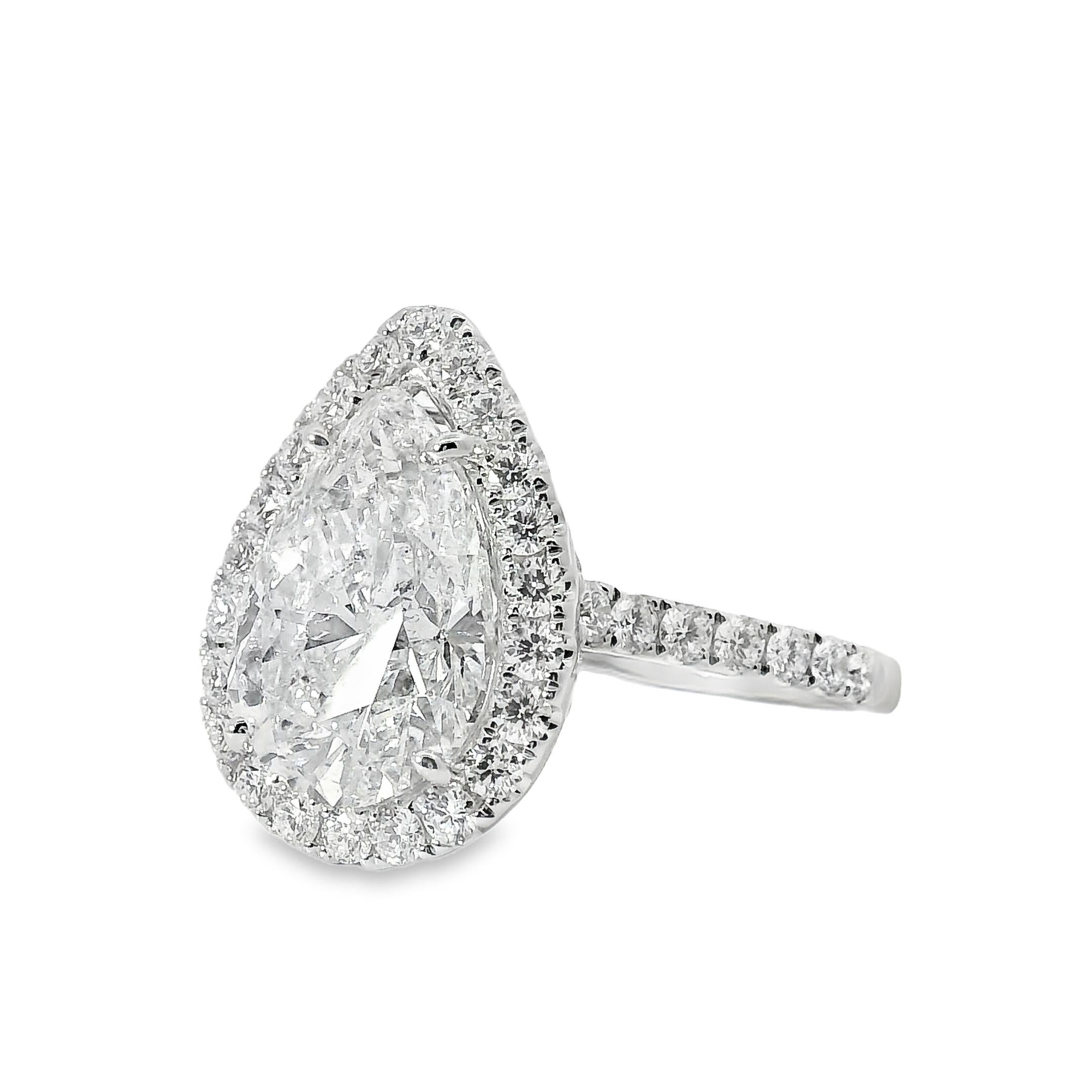 Anillo de compromiso de oro blanco de 14k con diamante talla pera certificado GIA de 4,02 ctw Corte pera en venta