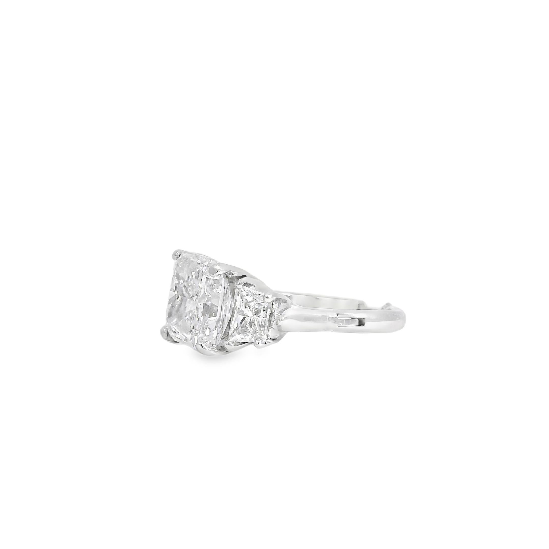 14k White Gold GIA Certified 5.03ct Diamond Engagement Ring en Excelente estado para la venta en Boca Raton, FL