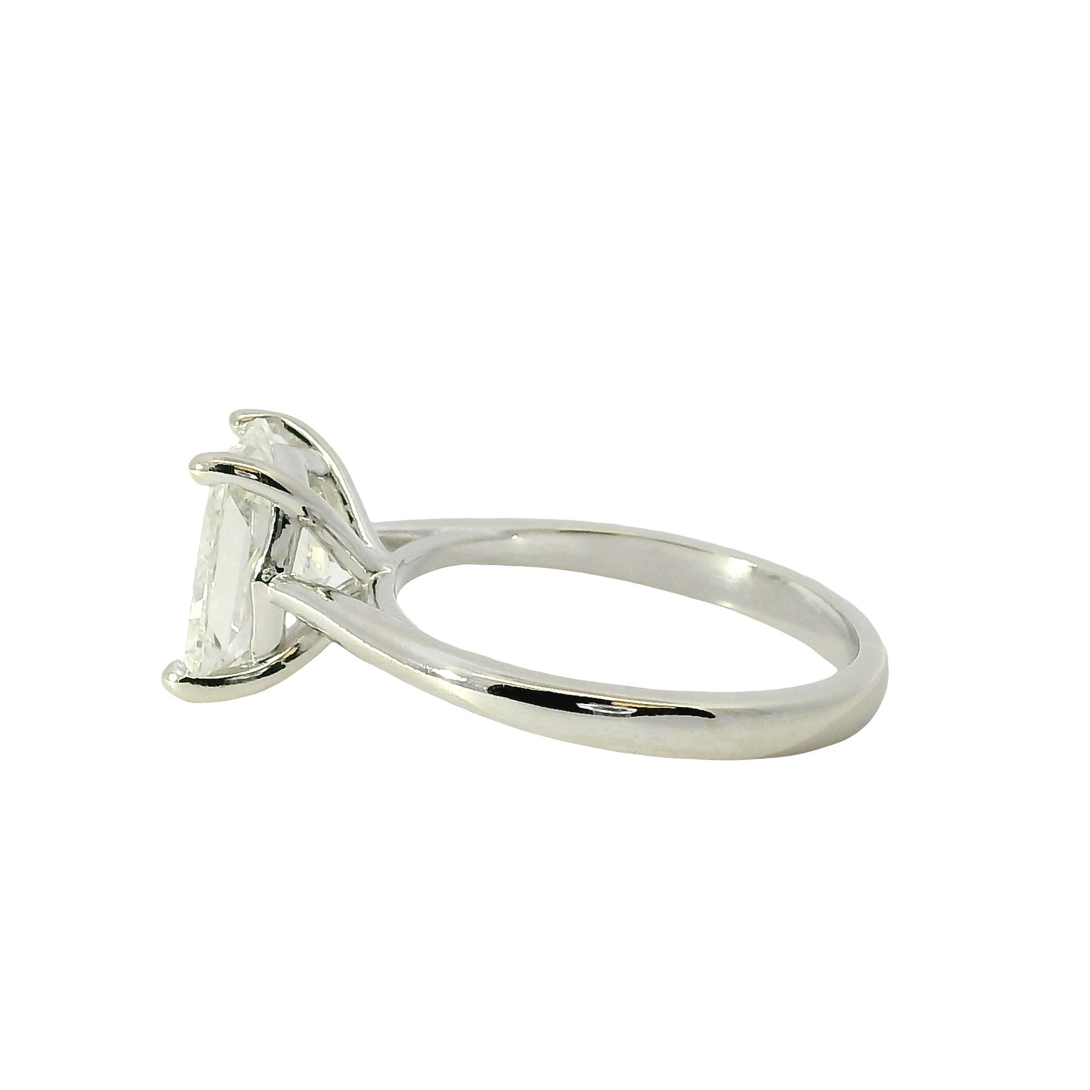 Bague de fiançailles en or blanc 14k certifiée GIA avec diamant taille émeraude Pour femmes en vente
