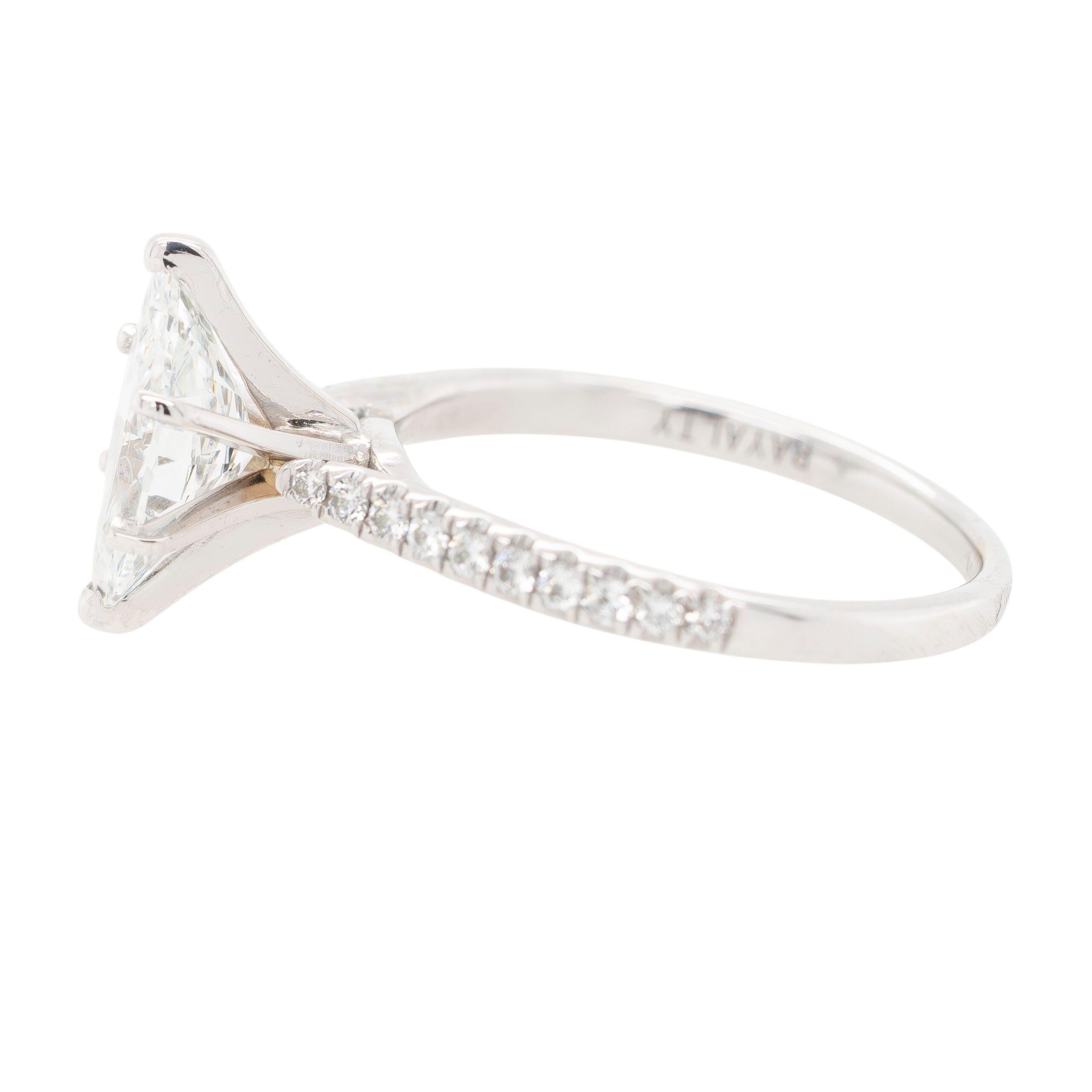 Anello solitario con diamante taglio marquise certificato GIA in oro bianco 14k in vendita 2