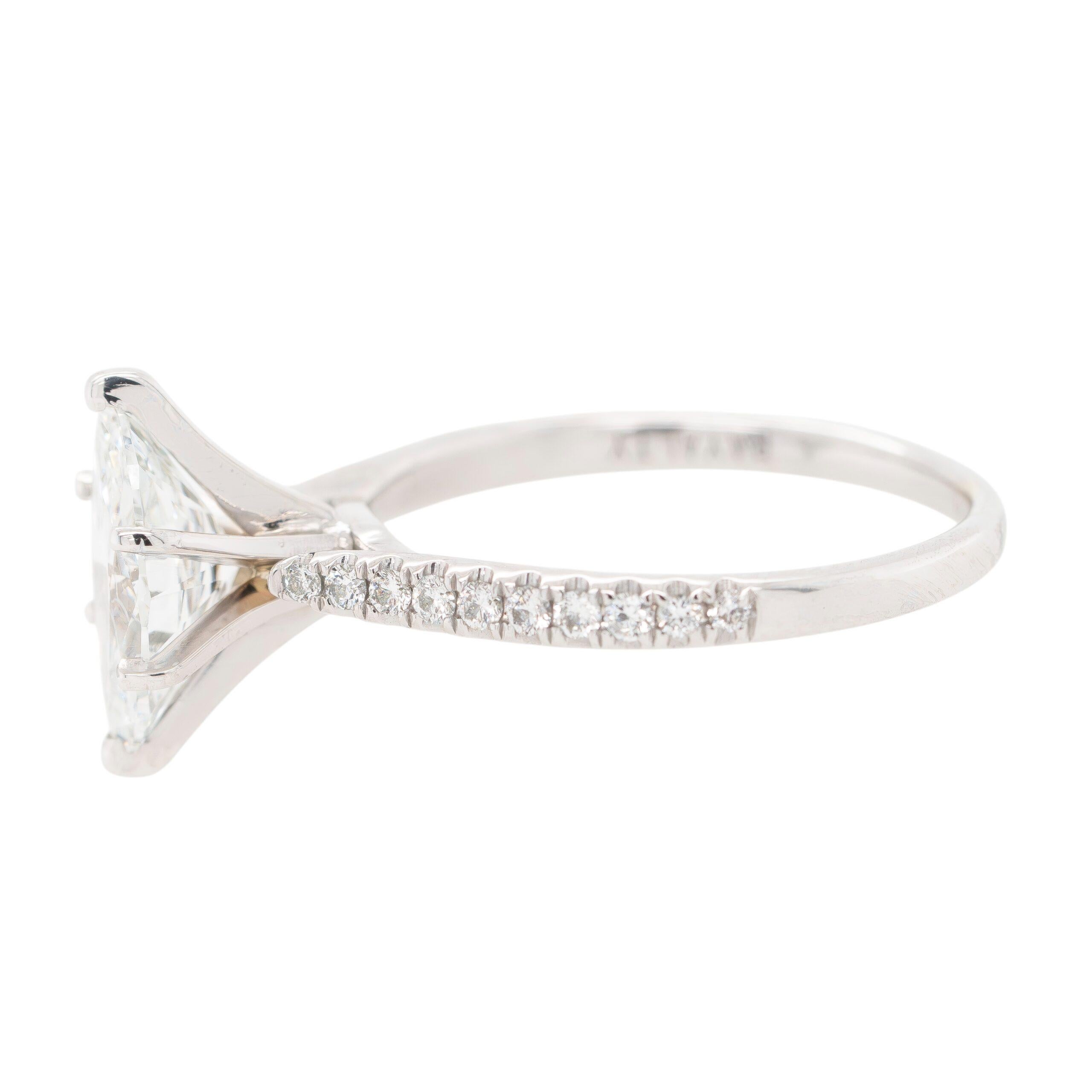 Anello solitario con diamante taglio marquise certificato GIA in oro bianco 14k in vendita 3