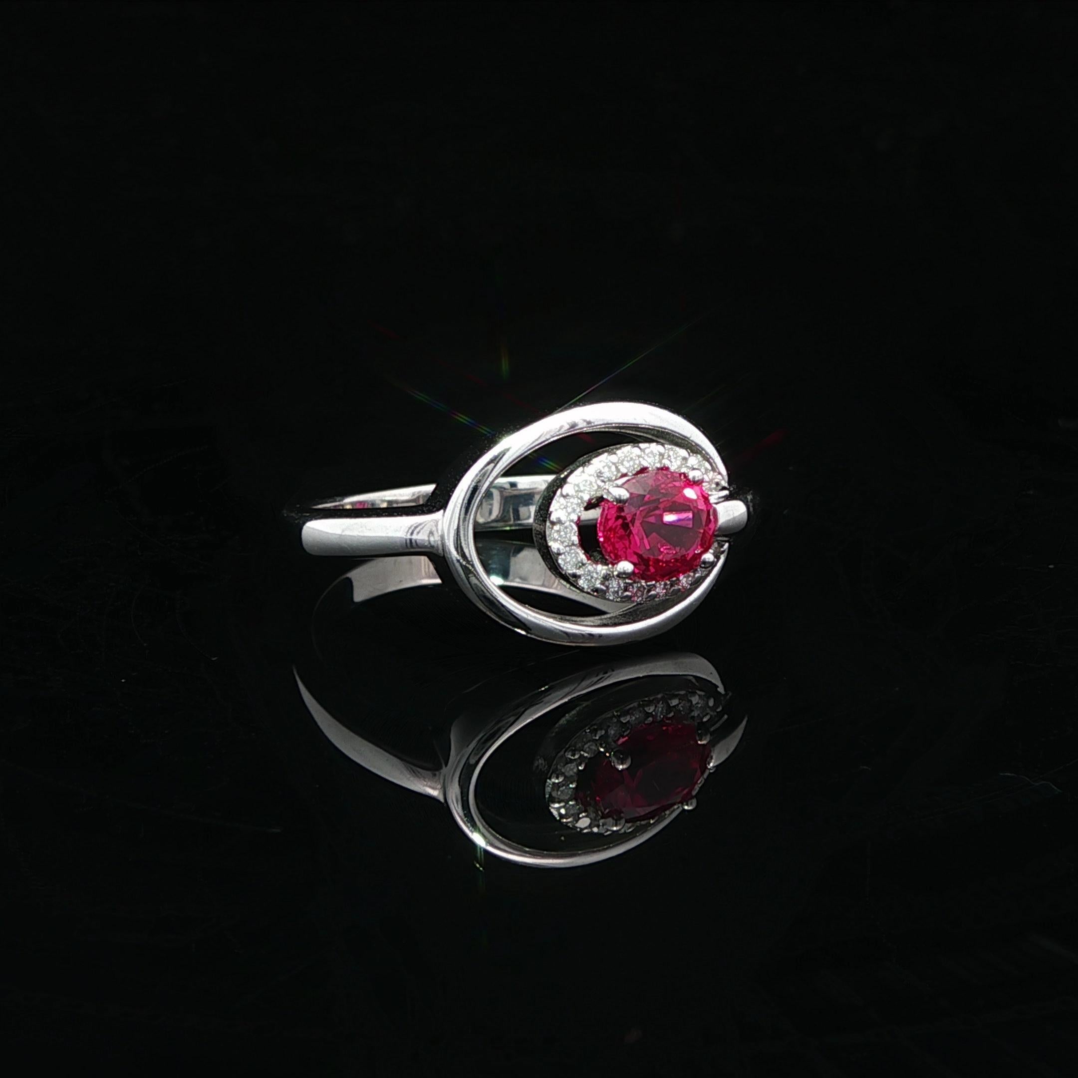Anillo Concéntrico de Oro Blanco de 14k GIA Rubí Ovalado Sin Calor con Halo de Diamantes en venta 2