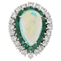 14k Weißgold Gia birnenförmiger Opal, Smaragd, Smaragd und Diamant-Halo, großer, beträchtlicher Ring