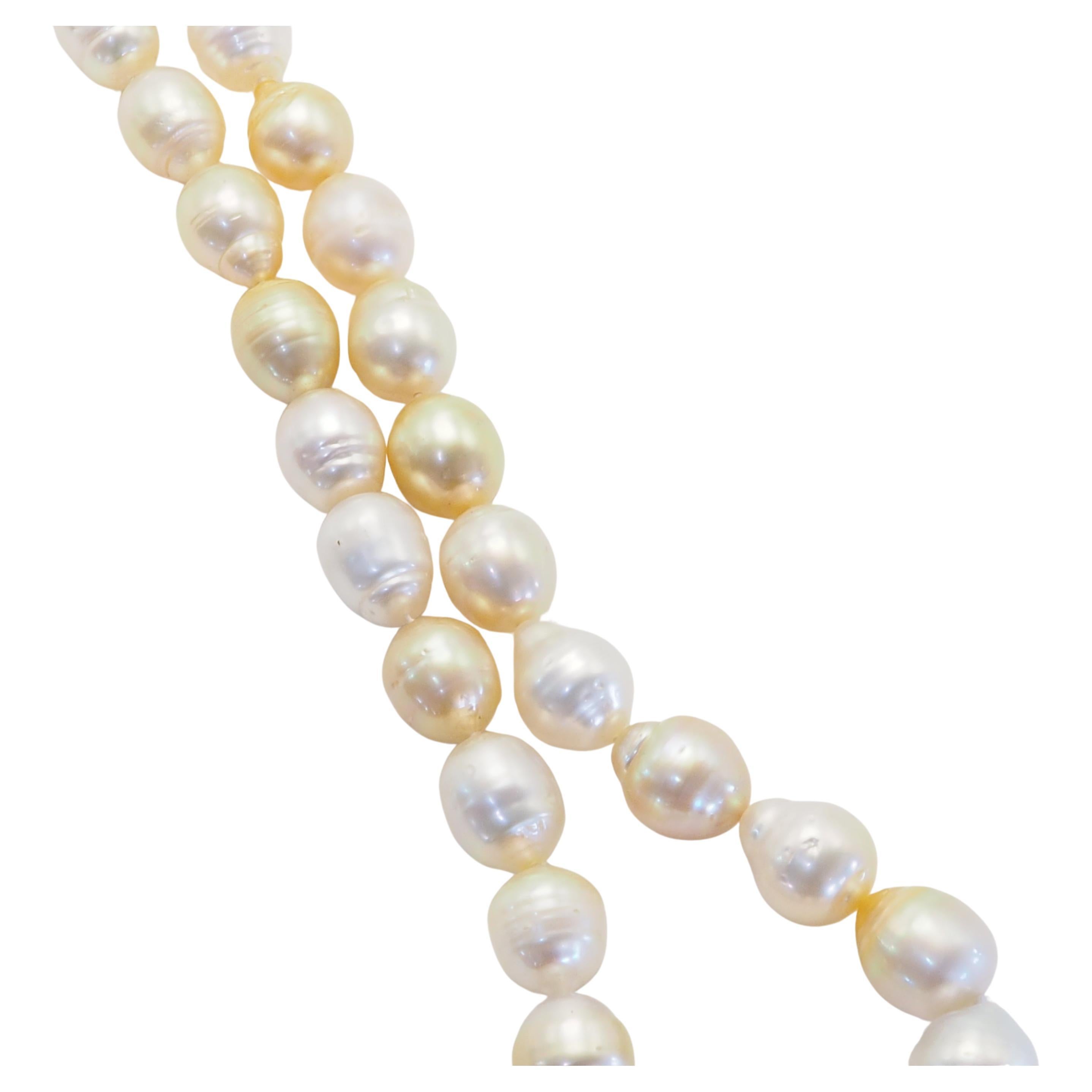 ¡Fantástico collar barroco de perlas del mar del sur con una combinación de ejemplares dorados y blancos y de colores intermedios! El clip está fabricado con oro blanco macizo de 14 quilates. 

Detalles del producto:

Metal: Oro macizo de 14