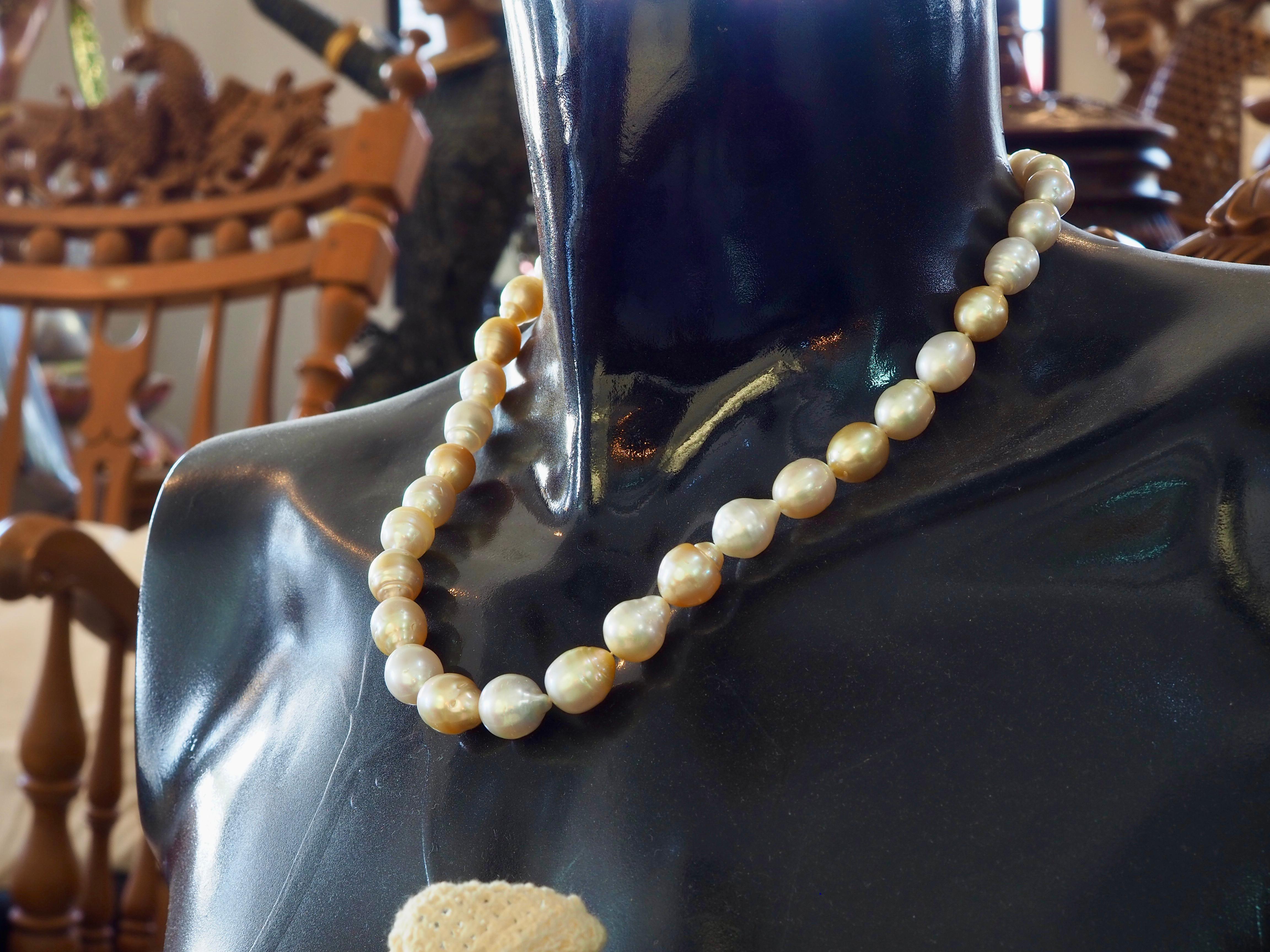 Collar de oro blanco de 14 quilates con perlas del mar del sur doradas y blancas, 18,2 pulgadas en venta 4