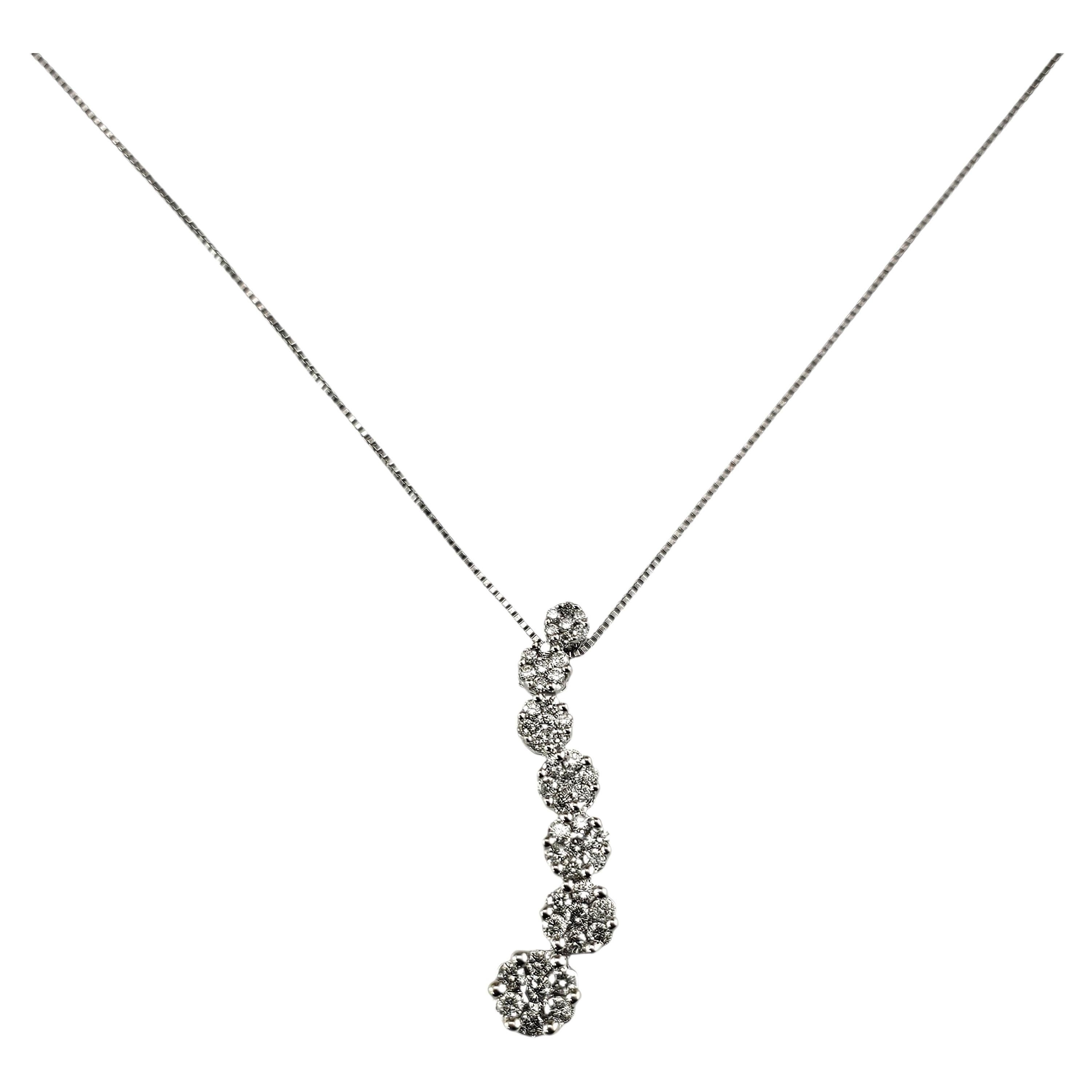 Collana con ciondolo in oro bianco 14 carati con diamanti di dimensioni crescenti #24481