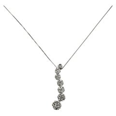 Collar con colgante de diamantes de tamaño variable en oro blanco de 14K, n.º 24481