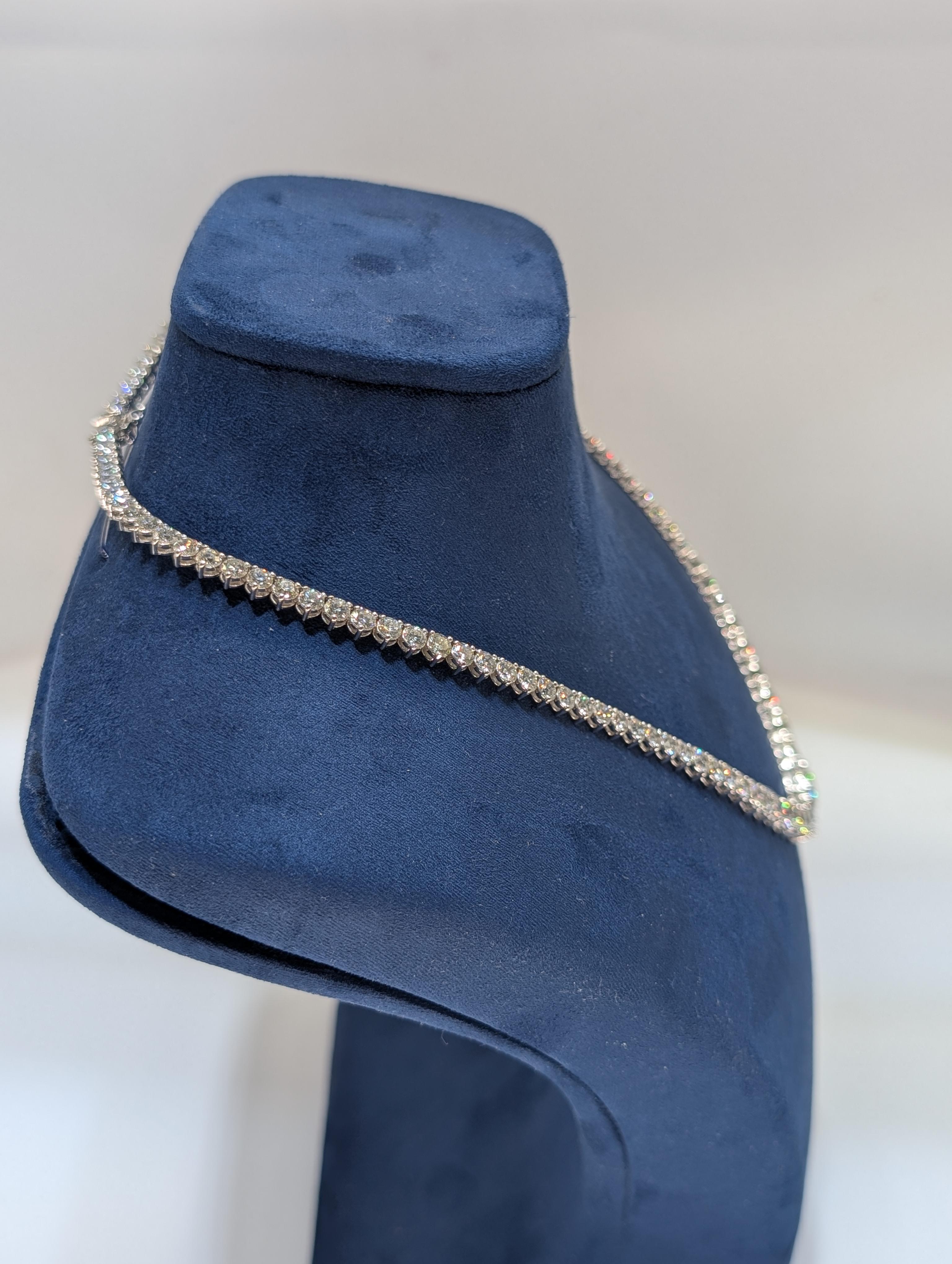 14k White Gold Graduated Tennis Necklace. Diamonds totaling 30.06ct. For Sale 1