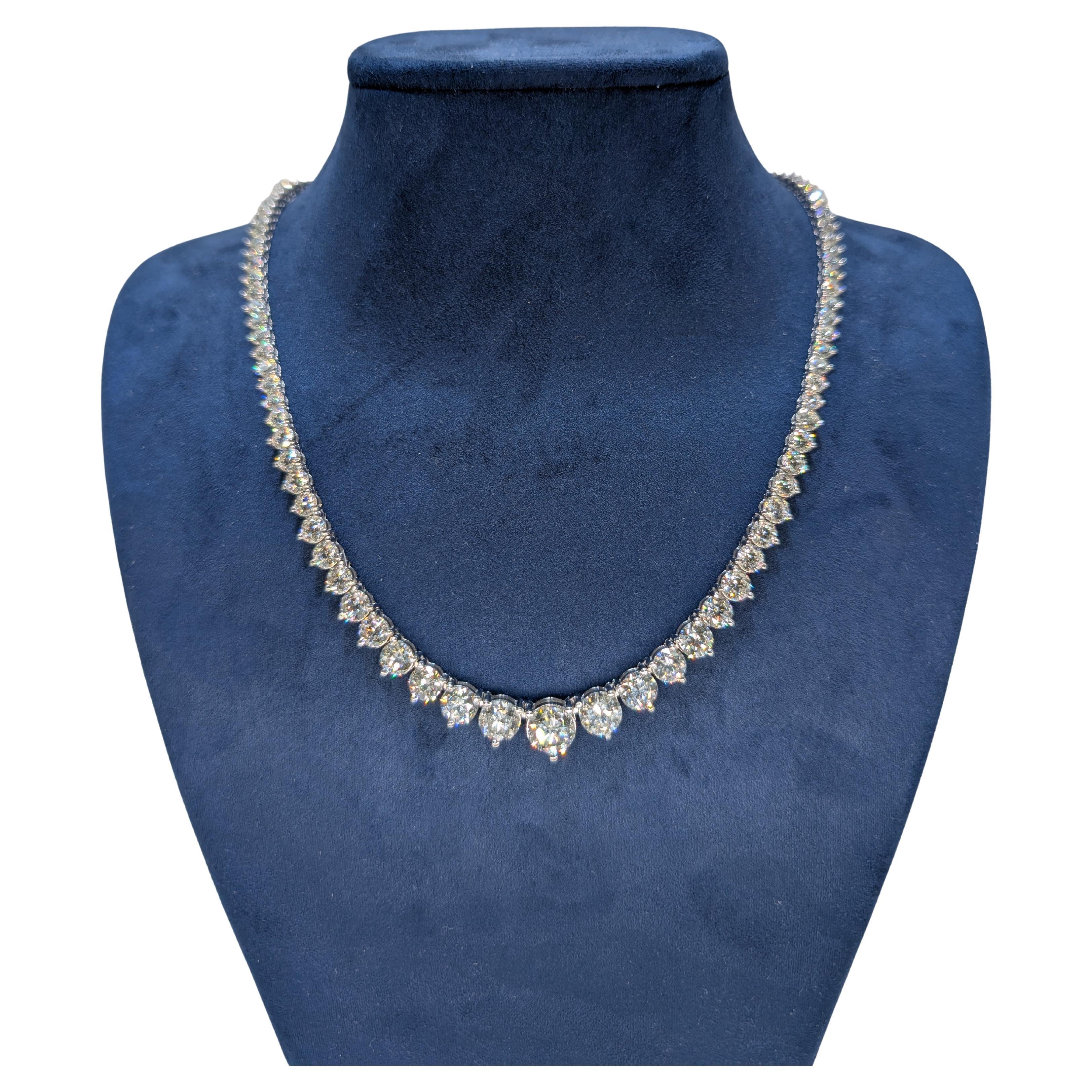 14k White Gold Graduated Tennis Necklace. Diamonds totaling 30.06ct. For Sale