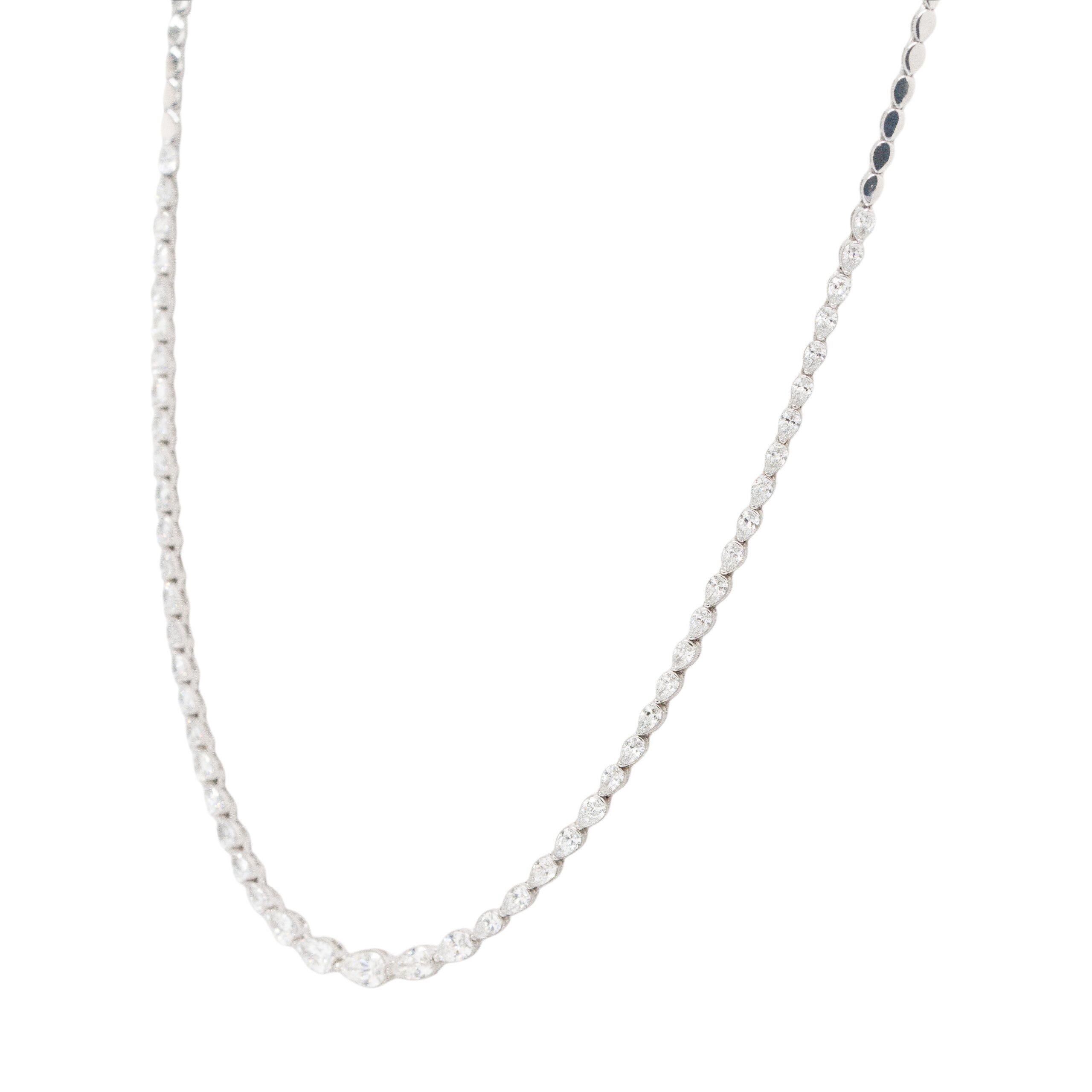 Collana con diamanti a pera graduata in oro bianco 14k in vendita 1