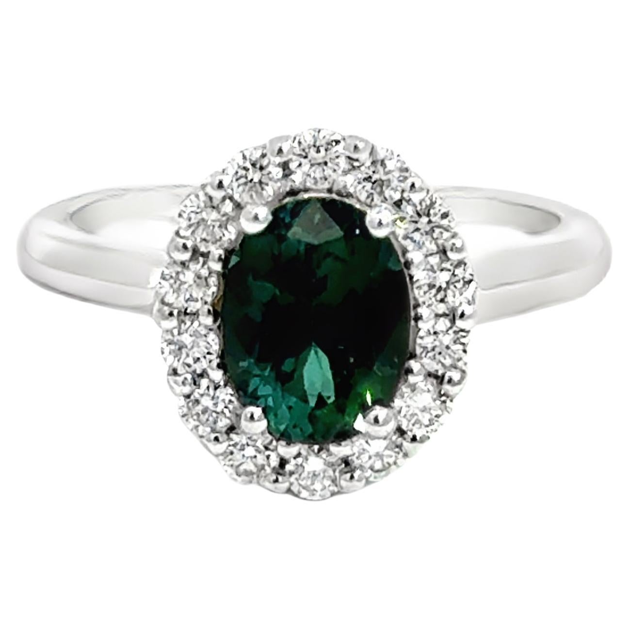 Anello aureola con granato verde in oro bianco 14k - 1,48 carati