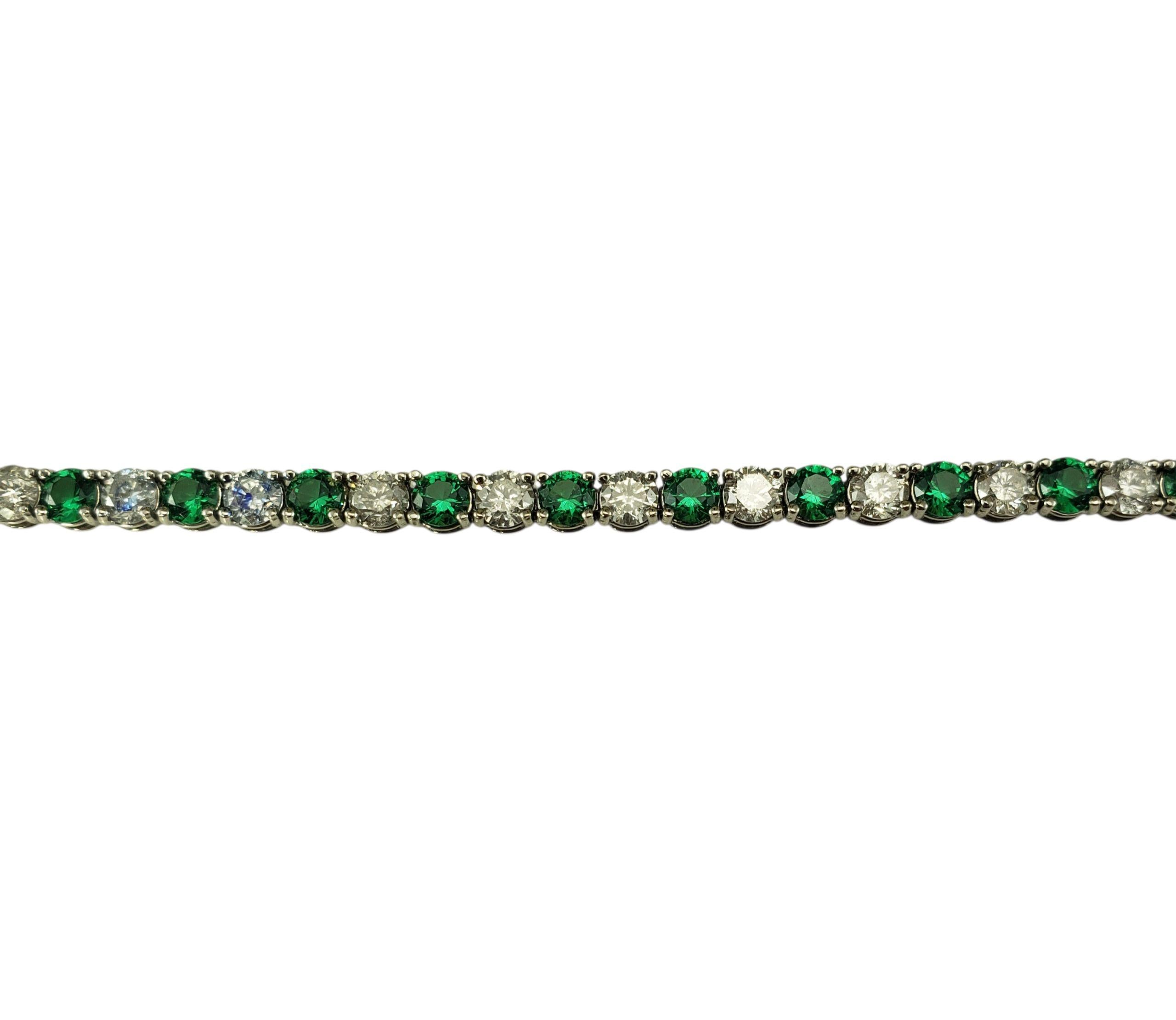 Pulsera de tenis de oro blanco de 14 quilates, cristal verde y diamantes  #23325 Contemporáneo en venta