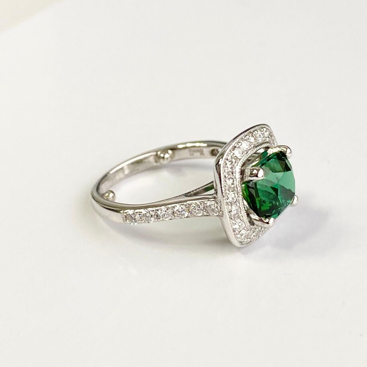 14k White Gold Green Tourmaline Halo Ring In Excellent Condition For Sale In Los Angeles, CA