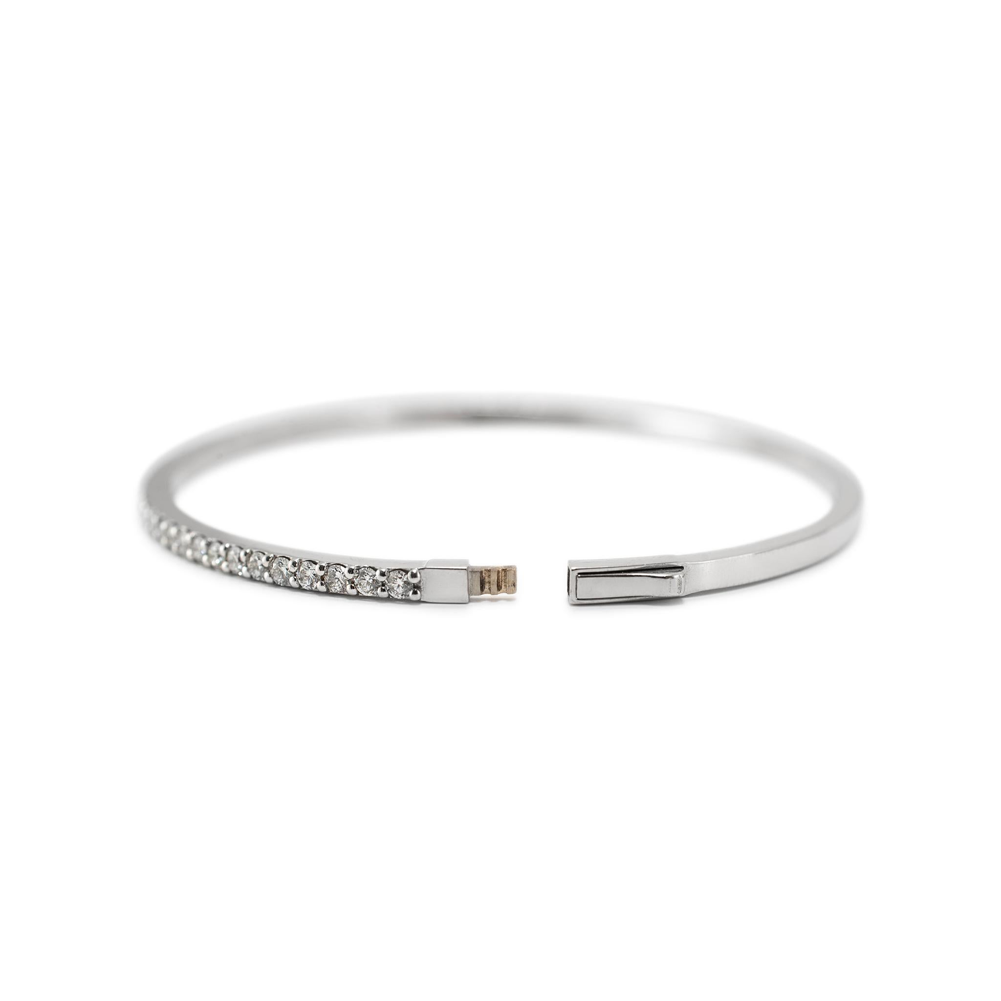 Donna Bracciale a mezza eternità in oro bianco 14K Tennis 1,35ct Diamond Bangle in vendita