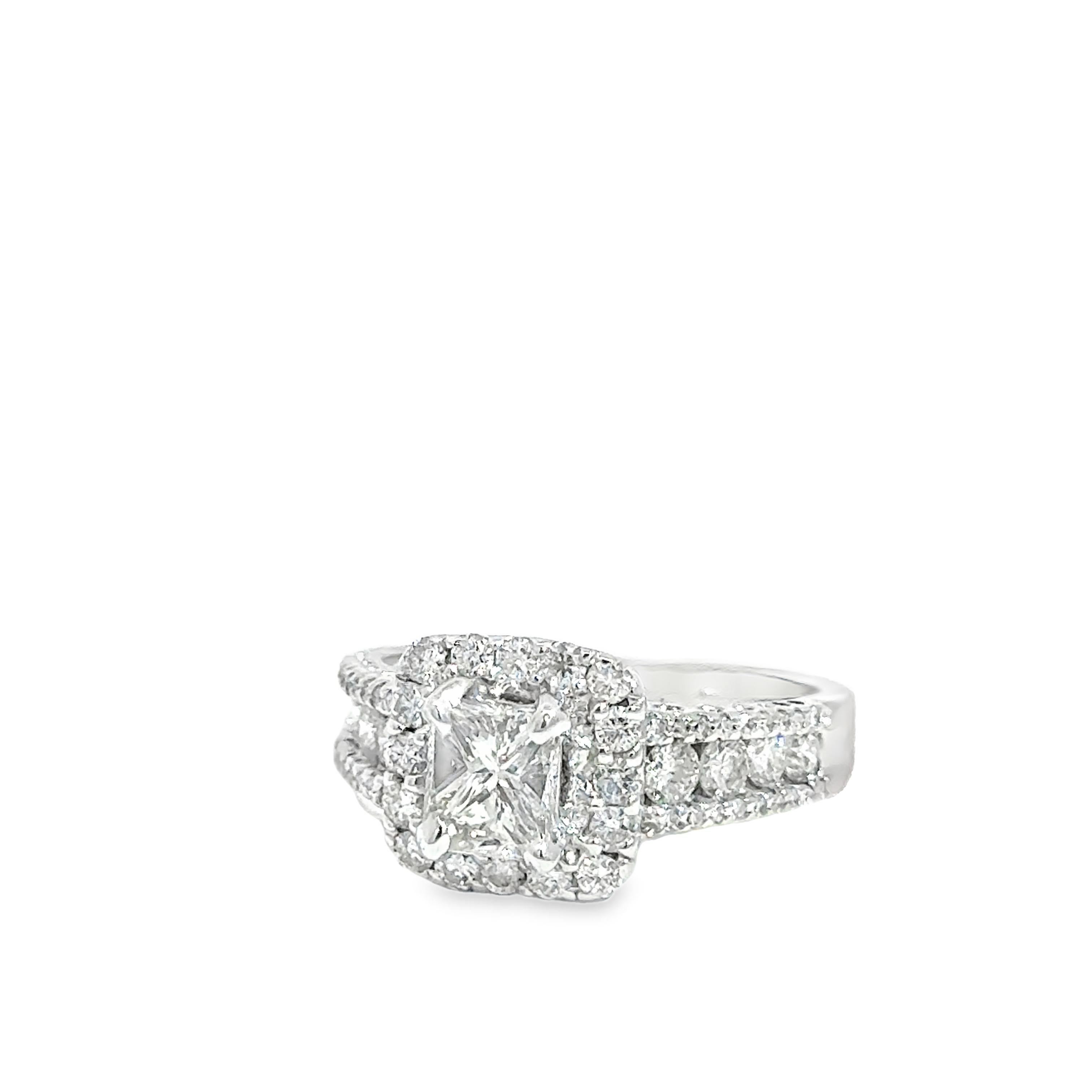 Taglio princess Anello di fidanzamento aureola in oro bianco 14k in vendita
