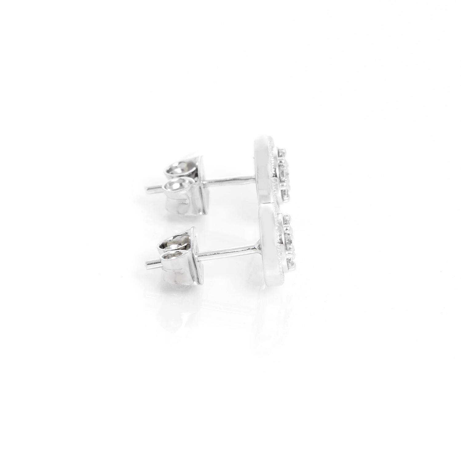 Boucles d'oreilles en or blanc 14K Halo Pave Diamond Studs Pour femmes en vente