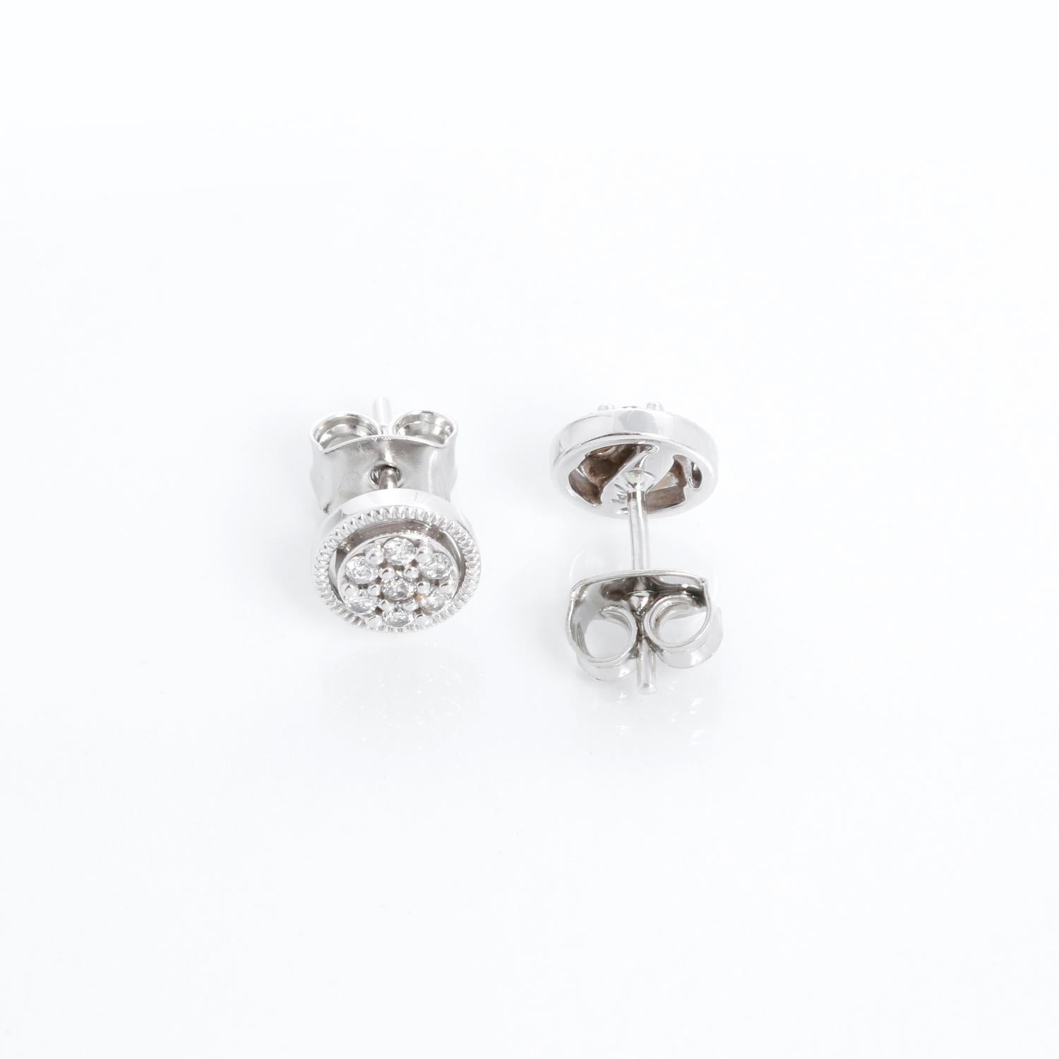 Boucles d'oreilles en or blanc 14K Halo Pave Diamond Studs en vente 1