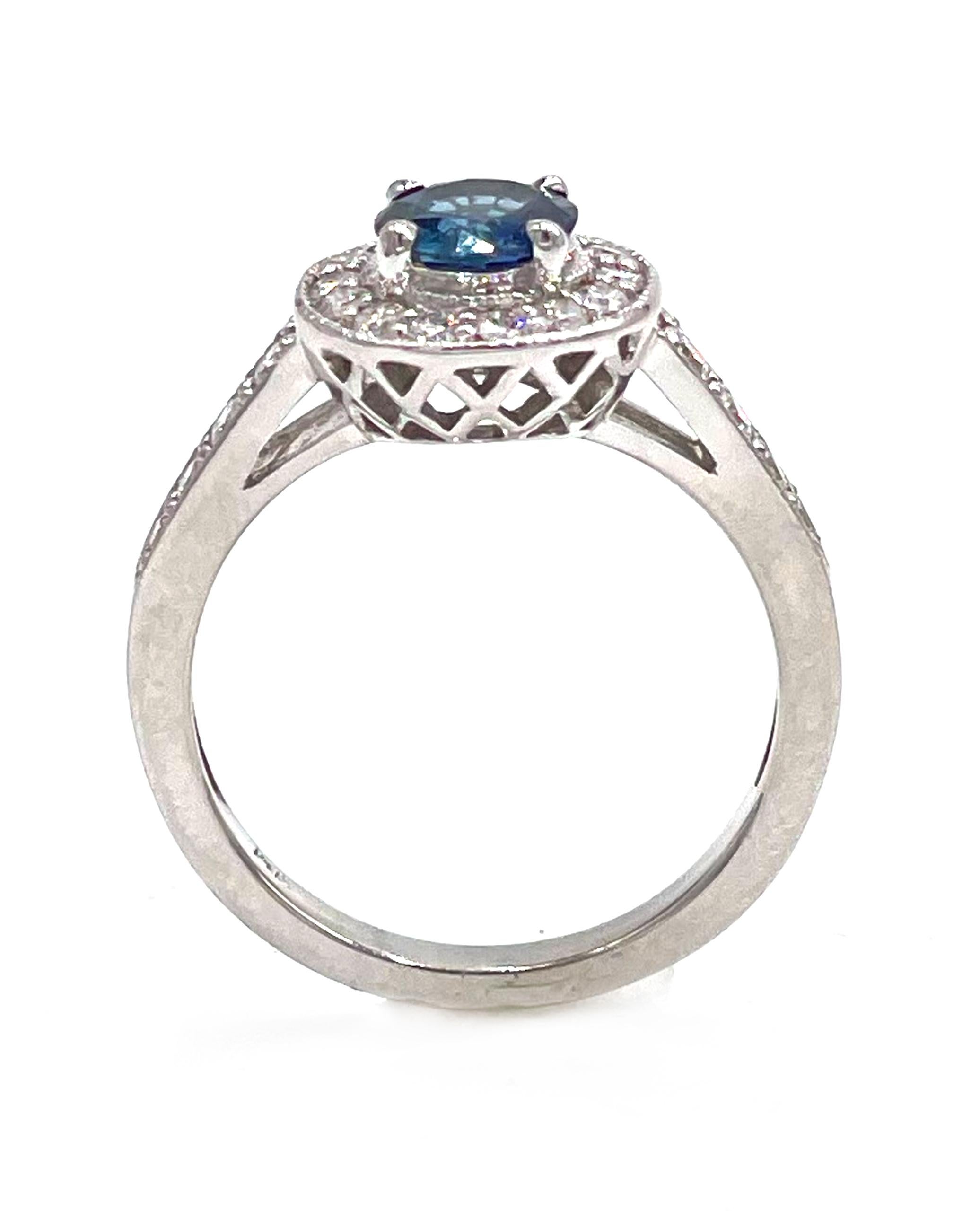 14K White Gold Halo Ring with Sapphire and Diamonds In New Condition For Sale In Old Tappan, NJ