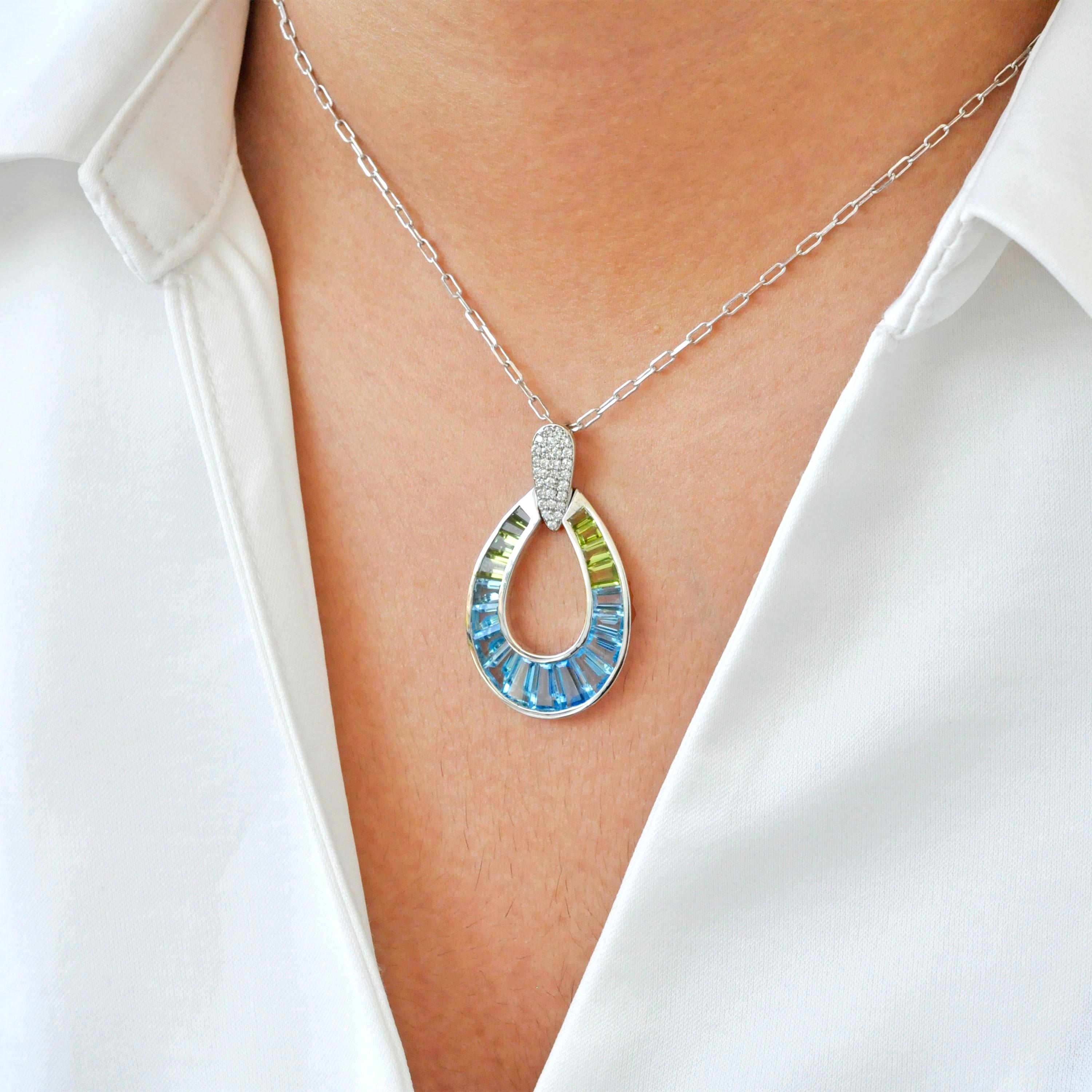 14K White Gold Handcrafted Custom Cut Peridot Blue Topaz Diamond Pendant (Zeitgenössisch) im Angebot