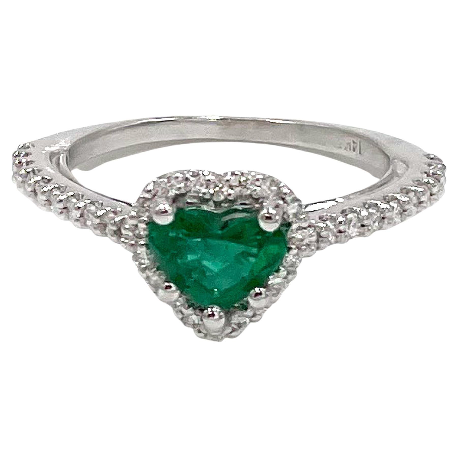 14K White Gold Heart Halo Diamond Ring with Heart Shape Emerald For Sale