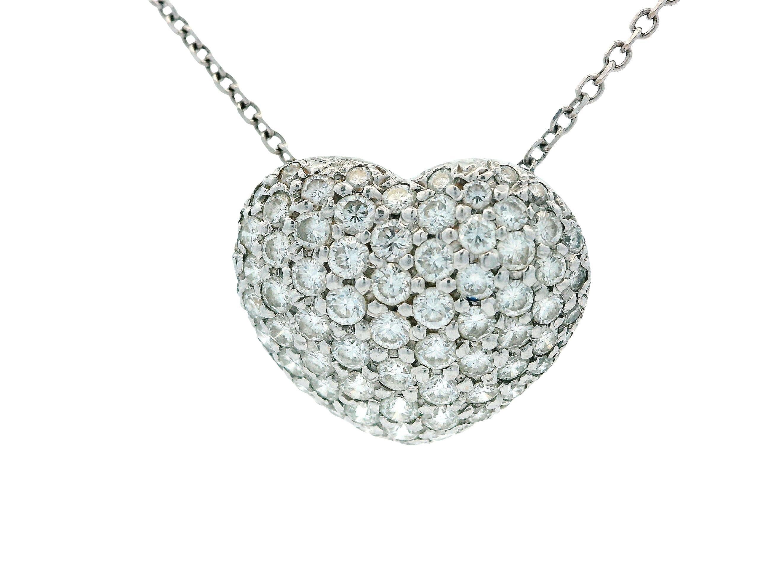 14K White Gold Heart Shape Pavé Necklace Pendant For Sale 1