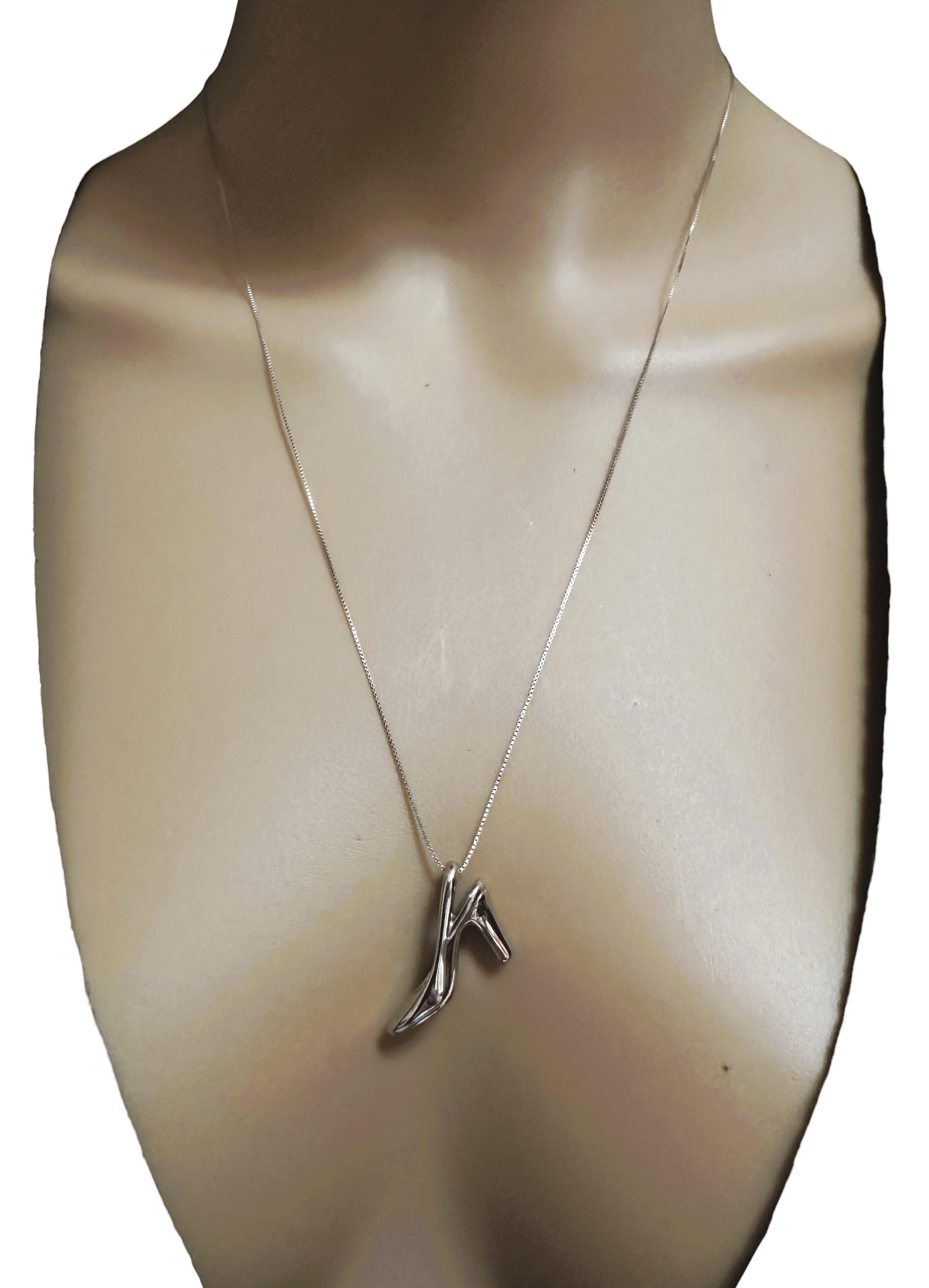Art Deco 14k White Gold High-Heeled Shoe Pendant and 14K White Gold Chain For Sale