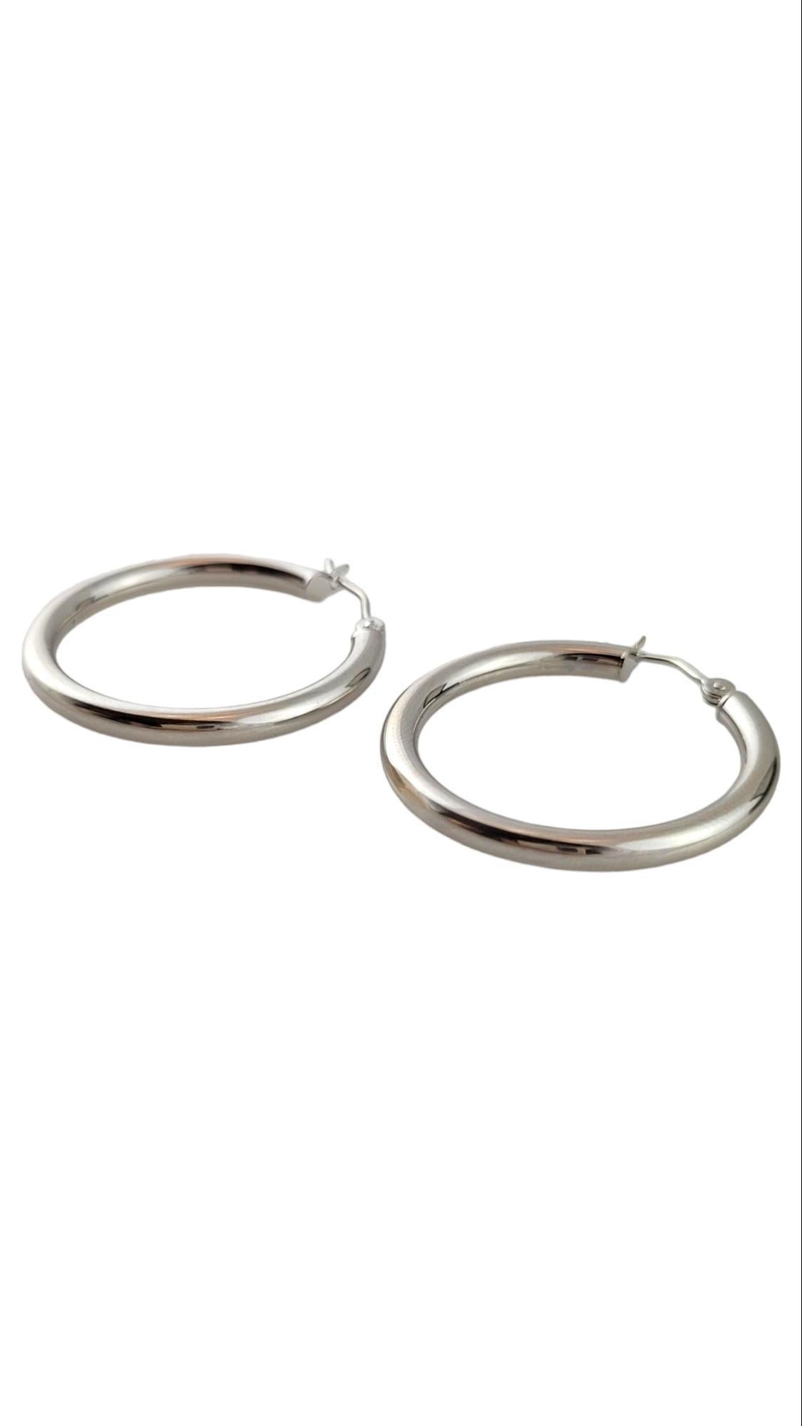14K White Gold Hoop Earrings #15166 In Good Condition For Sale In Washington Depot, CT
