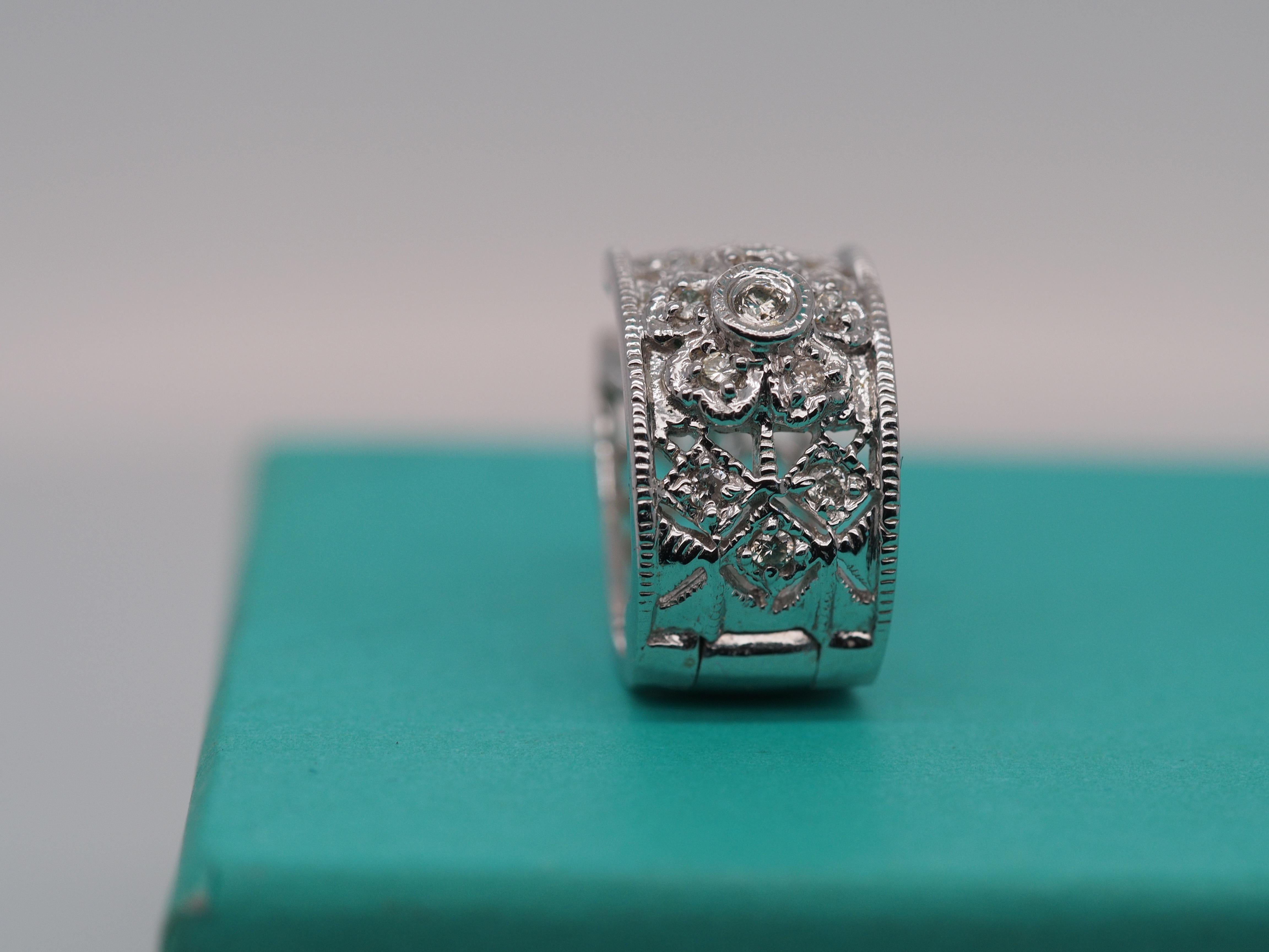 Item Details:
Metal Type: 14K White Gold [Hallmarked, and Tested]
Weight: 5.80 grams
Diamond Details:
Weight: .25ct, total weight
Cut: Round Brilliant
Color: G
Clarity: SI
Measurements: .5inch diameter
Condition: Excellent