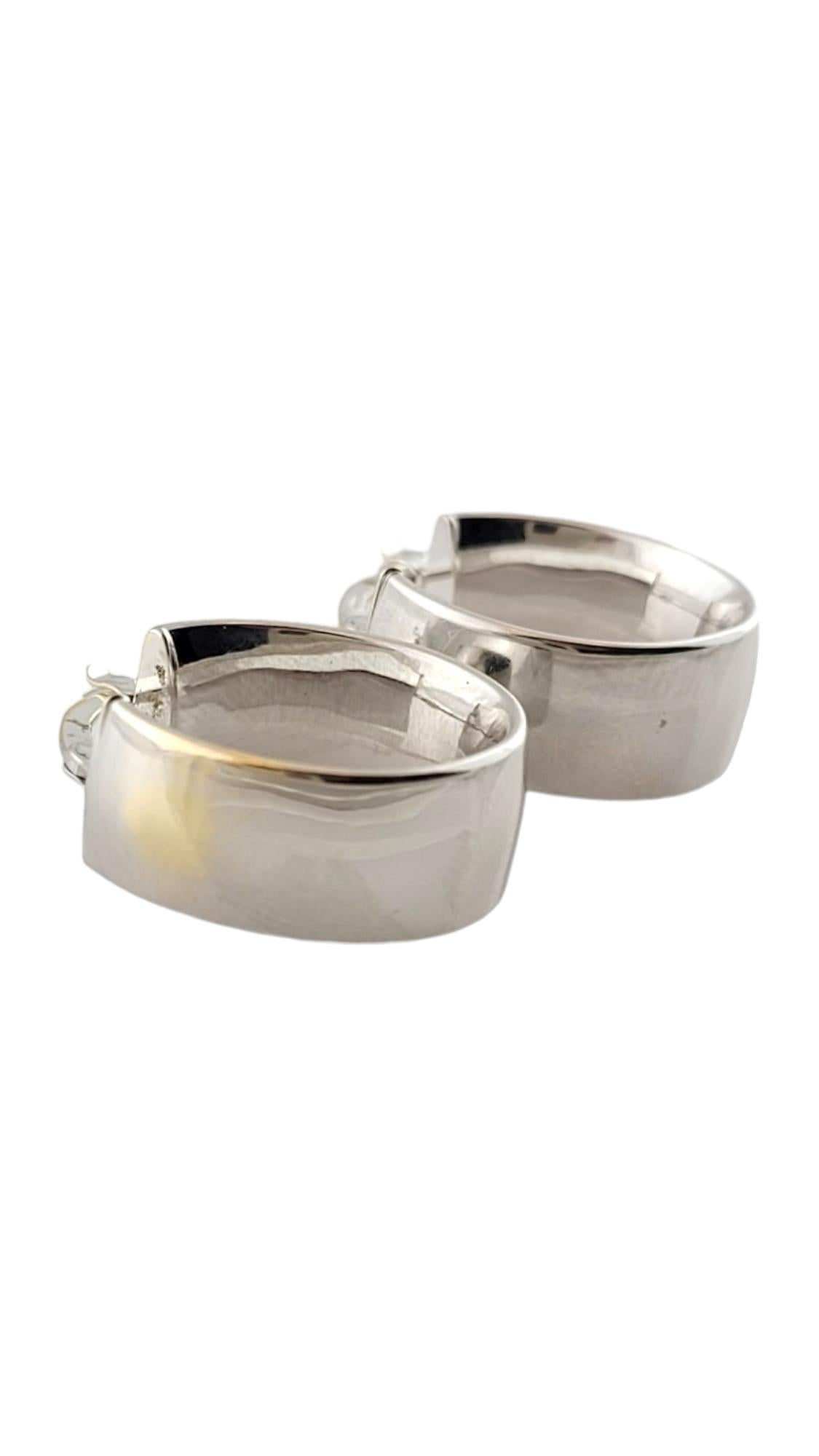 14K Weißgold Huggie Hoop Ohrringe #22994 Damen im Angebot