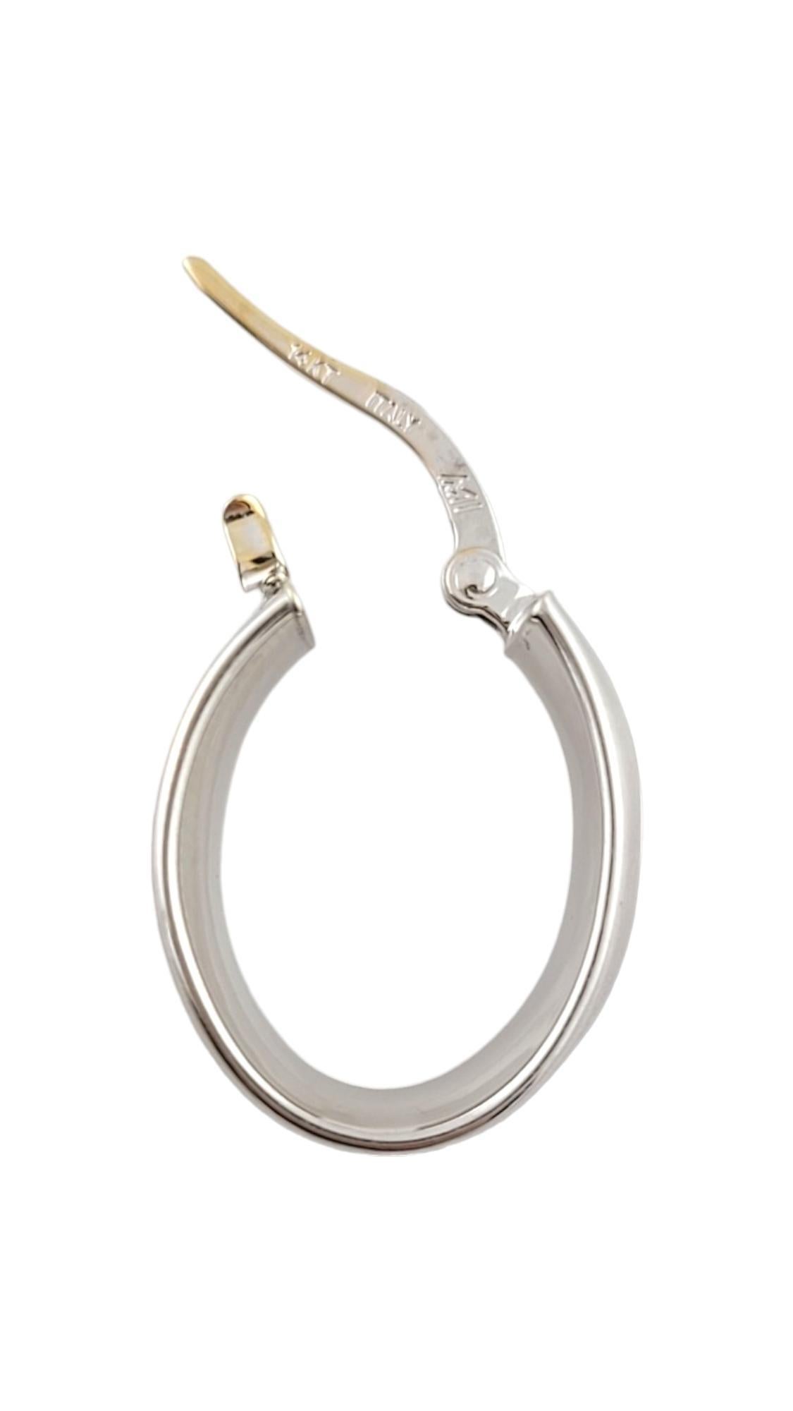 14K Weißgold Huggie Hoop Ohrringe #22994 im Angebot 1