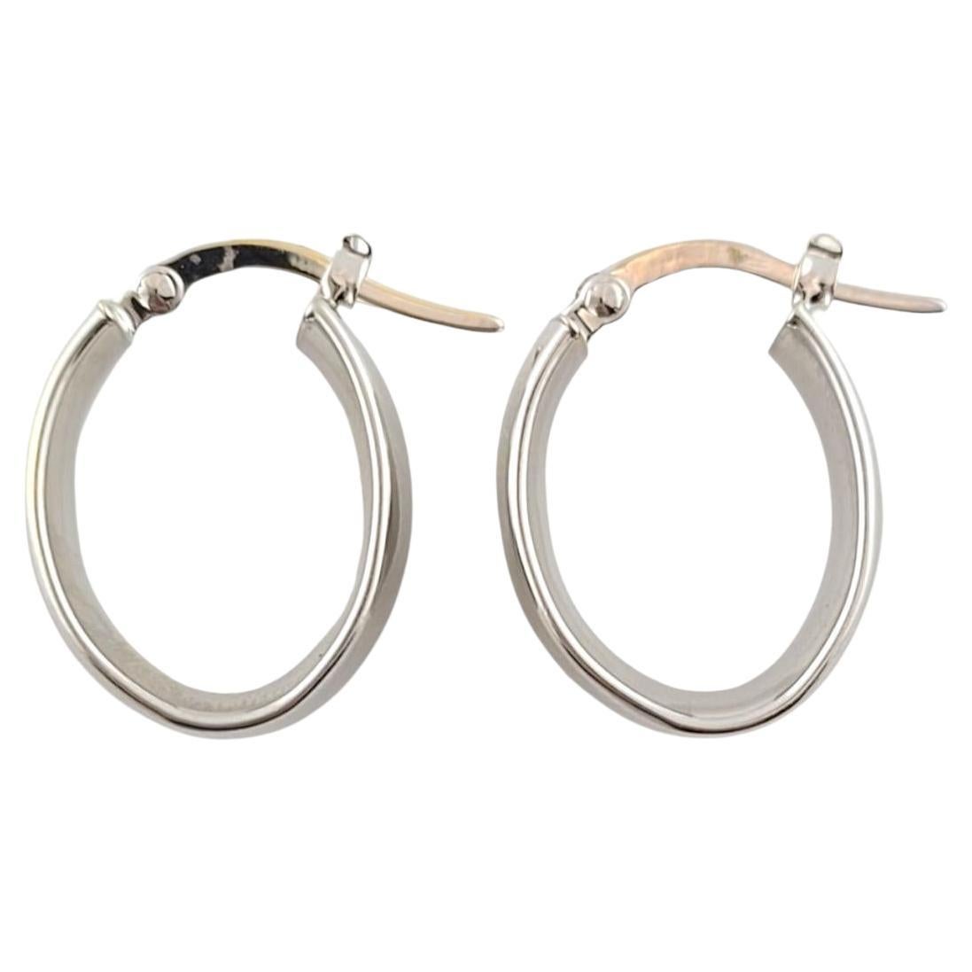 14K Weißgold Huggie Hoop Ohrringe #22994 im Angebot