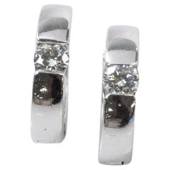 Ohrringe aus 14 Karat Weißgold mit Diamanten im huggie-Stil